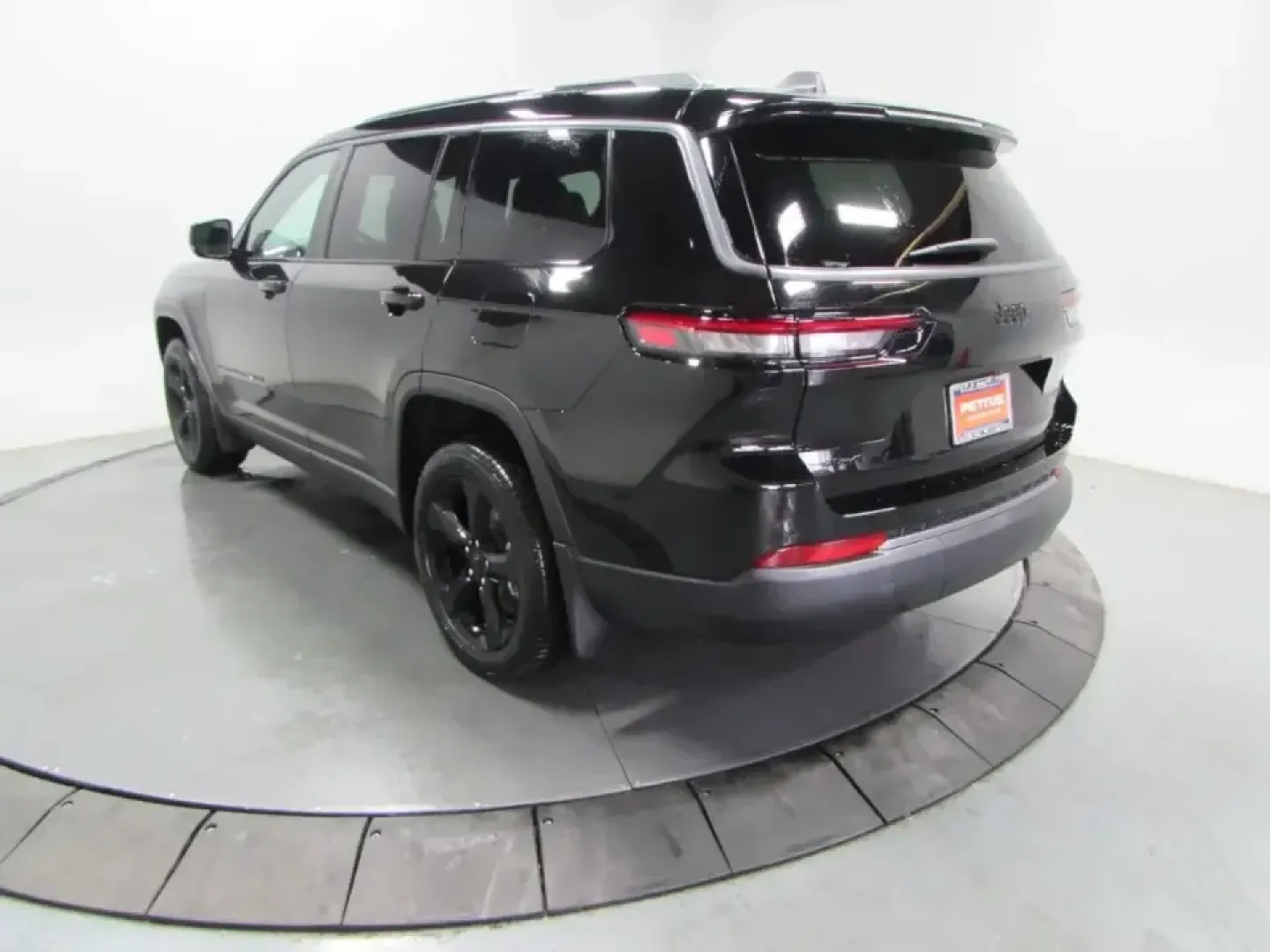 2026 /Global Black Jeep Grand Cherokee Limited (1C4RJKBR4T8) with an Other engine, located at 12830 Highway 21, De Soto, MO, 63020, (636) 337-7777, 38.153099, -90.573624 - Weekend escapes to Don Robinson State Park, snowy school runs, and comfortable highway cruising down Highway 21 all call for an SUV that feels ready for anything. This **2026 Jeep Grand Cherokee Limited 4x4** delivers that go anywhere, arrive relaxed lifestyle with the confidence families and commut - Photo#4