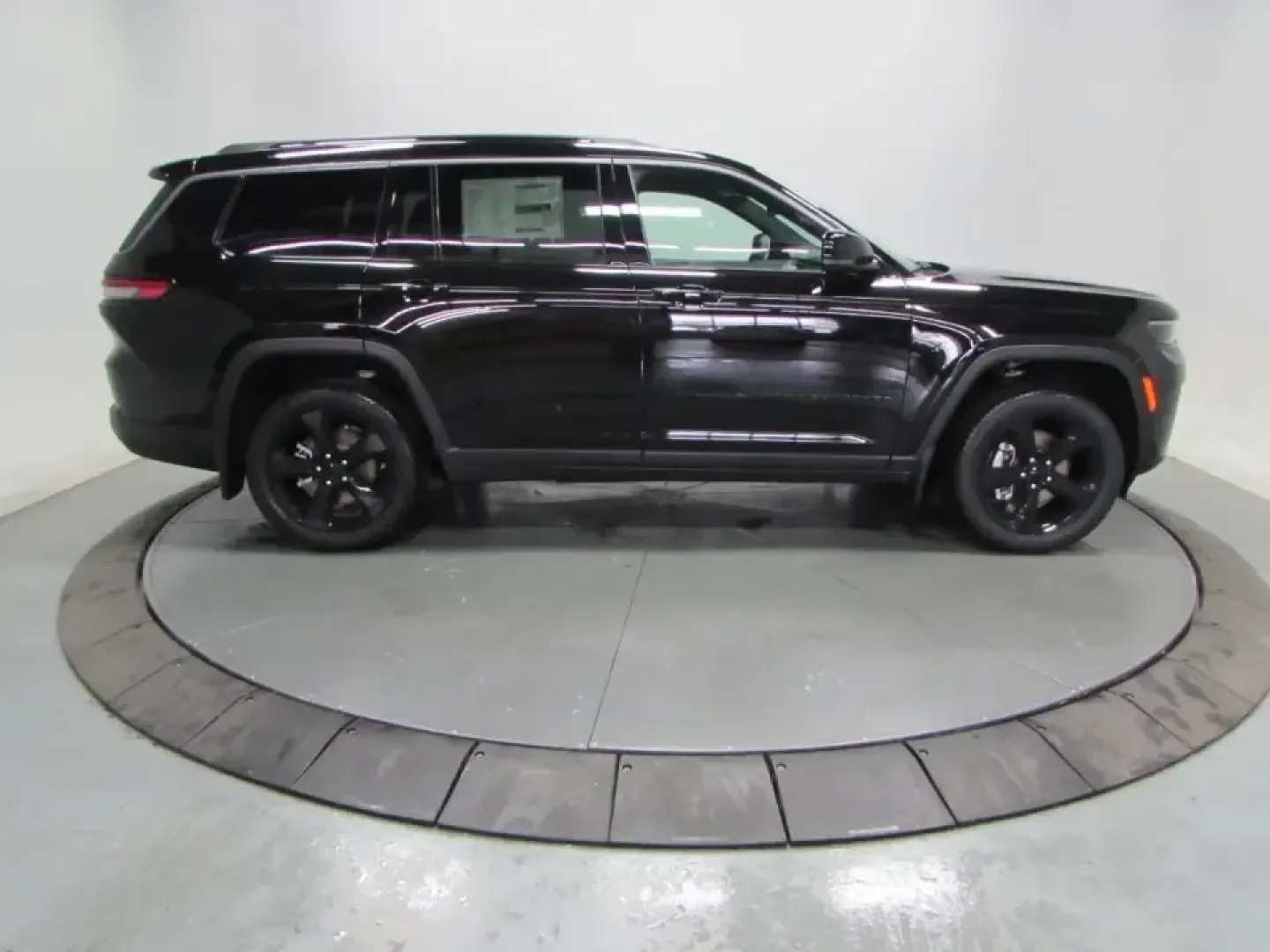 2026 /Global Black Jeep Grand Cherokee Limited (1C4RJKBR4T8) with an Other engine, located at 12830 Highway 21, De Soto, MO, 63020, (636) 337-7777, 38.153099, -90.573624 - Weekend escapes to Don Robinson State Park, snowy school runs, and comfortable highway cruising down Highway 21 all call for an SUV that feels ready for anything. This **2026 Jeep Grand Cherokee Limited 4x4** delivers that go anywhere, arrive relaxed lifestyle with the confidence families and commut - Photo#7