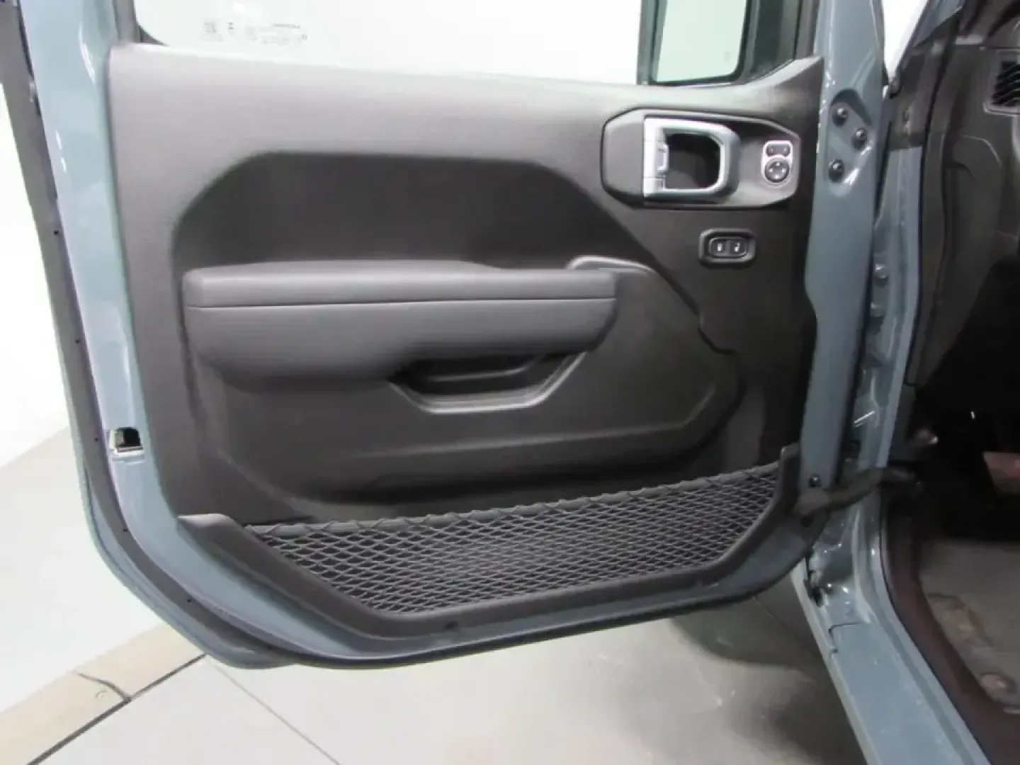 2026 /Black Jeep Gladiator Sport S (1C6PJTAG8TL) with an 3.6L V6 DOHC 24V engine, 6M transmission, located at 12830 Highway 21, De Soto, MO, 63020, (636) 337-7777, 38.153099, -90.573624 - Weekend lake runs to Washington State Park, hauling gear for a day at St. Joe State Park, or simply making the daily commute down Highway 21 feel a lot less ordinary-this 2026 Jeep Gladiator Sport is built for Missouri drivers who want real truck capability with true Jeep adventure DNA. Finished in - Photo#11