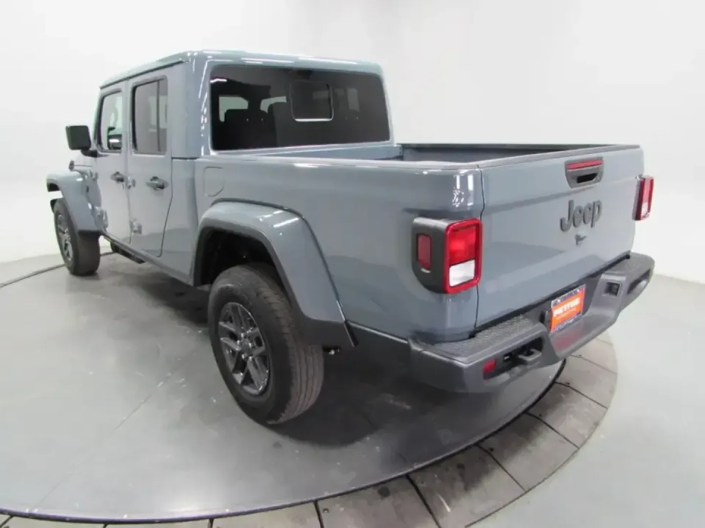 2026 /Black Jeep Gladiator Sport S (1C6PJTAG8TL) with an 3.6L V6 DOHC 24V engine, 6M transmission, located at 12830 Highway 21, De Soto, MO, 63020, (636) 337-7777, 38.153099, -90.573624 - Weekend lake runs to Washington State Park, hauling gear for a day at St. Joe State Park, or simply making the daily commute down Highway 21 feel a lot less ordinary-this 2026 Jeep Gladiator Sport is built for Missouri drivers who want real truck capability with true Jeep adventure DNA. Finished in - Photo#4