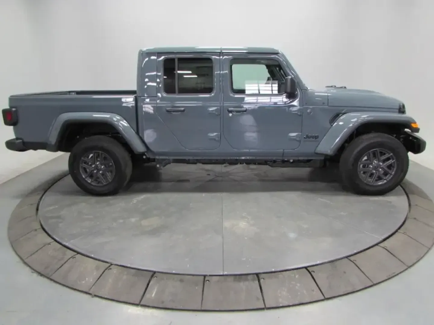 2026 /Black Jeep Gladiator Sport S (1C6PJTAG8TL) with an 3.6L V6 DOHC 24V engine, 6M transmission, located at 12830 Highway 21, De Soto, MO, 63020, (636) 337-7777, 38.153099, -90.573624 - Weekend lake runs to Washington State Park, hauling gear for a day at St. Joe State Park, or simply making the daily commute down Highway 21 feel a lot less ordinary-this 2026 Jeep Gladiator Sport is built for Missouri drivers who want real truck capability with true Jeep adventure DNA. Finished in - Photo#7