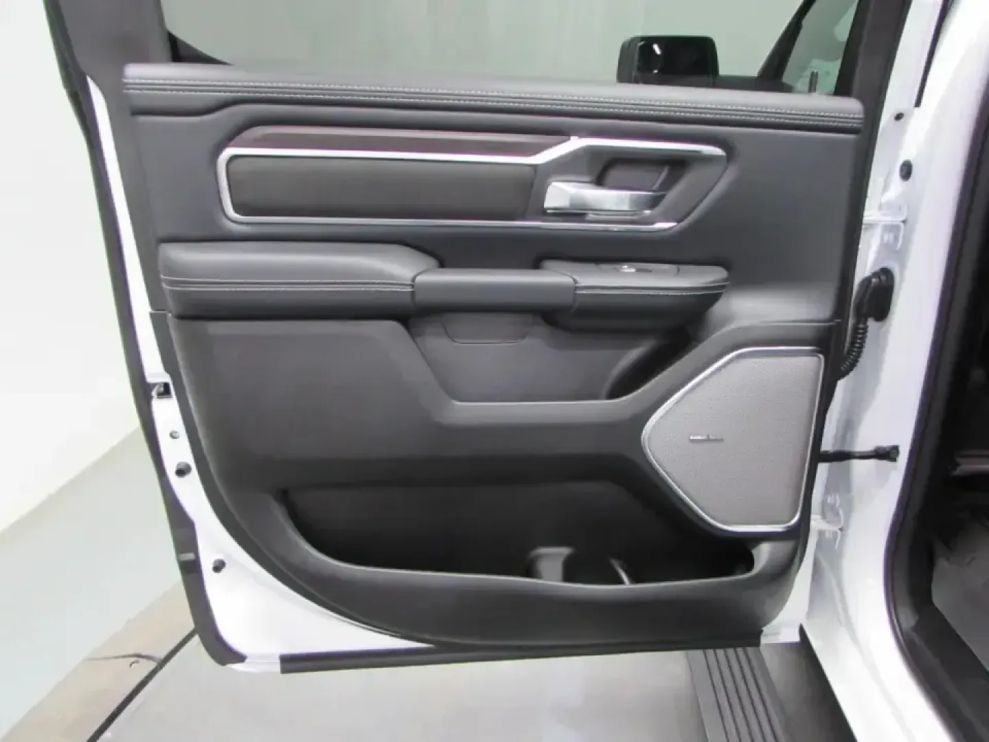 2026 /Black Ram 1500 Laramie (1C6SRFJT9TN) with an 5.7L V8 OHV 16V engine, Automatic transmission, located at 12830 Highway 21, De Soto, MO, 63020, (636) 337-7777, 38.153099, -90.573624 - Whether you're hauling a camper out toward Washington State Park, commuting the daily stretch on MO-21, or loading up the crew for a weekend run to Main and Mill Brewing in nearby Festus, this truck is built for real-life Missouri miles. The 2026 Ram 1500 Laramie brings big-time capability with th - Photo#13