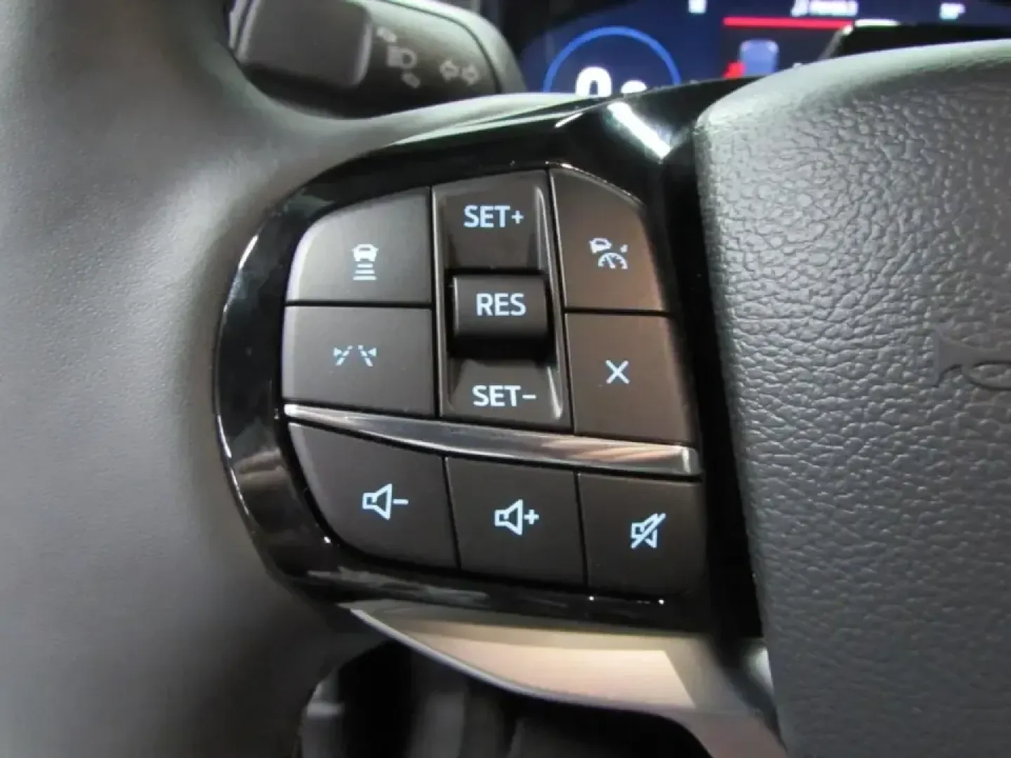 2026 /Salt Crystal/Onyx Ford Explorer Platinum (1FMUK8HH5TG) with an 2.3L EcoBoost I-4 engine, Automatic transmission, located at 12836 Highway 21, De Soto, MO, 63020, (636) 337-7777, 38.151867, -90.575615 - Pack up the crew, point the nose toward the Ozark backroads, and make every errand feel like a mini getaway-this **2026 Ford Explorer Platinum 4WD** is built for families, commuters, and weekend adventurers who want confident capability without giving up comfort. With an incredibly low **5 miles**, - Photo#16