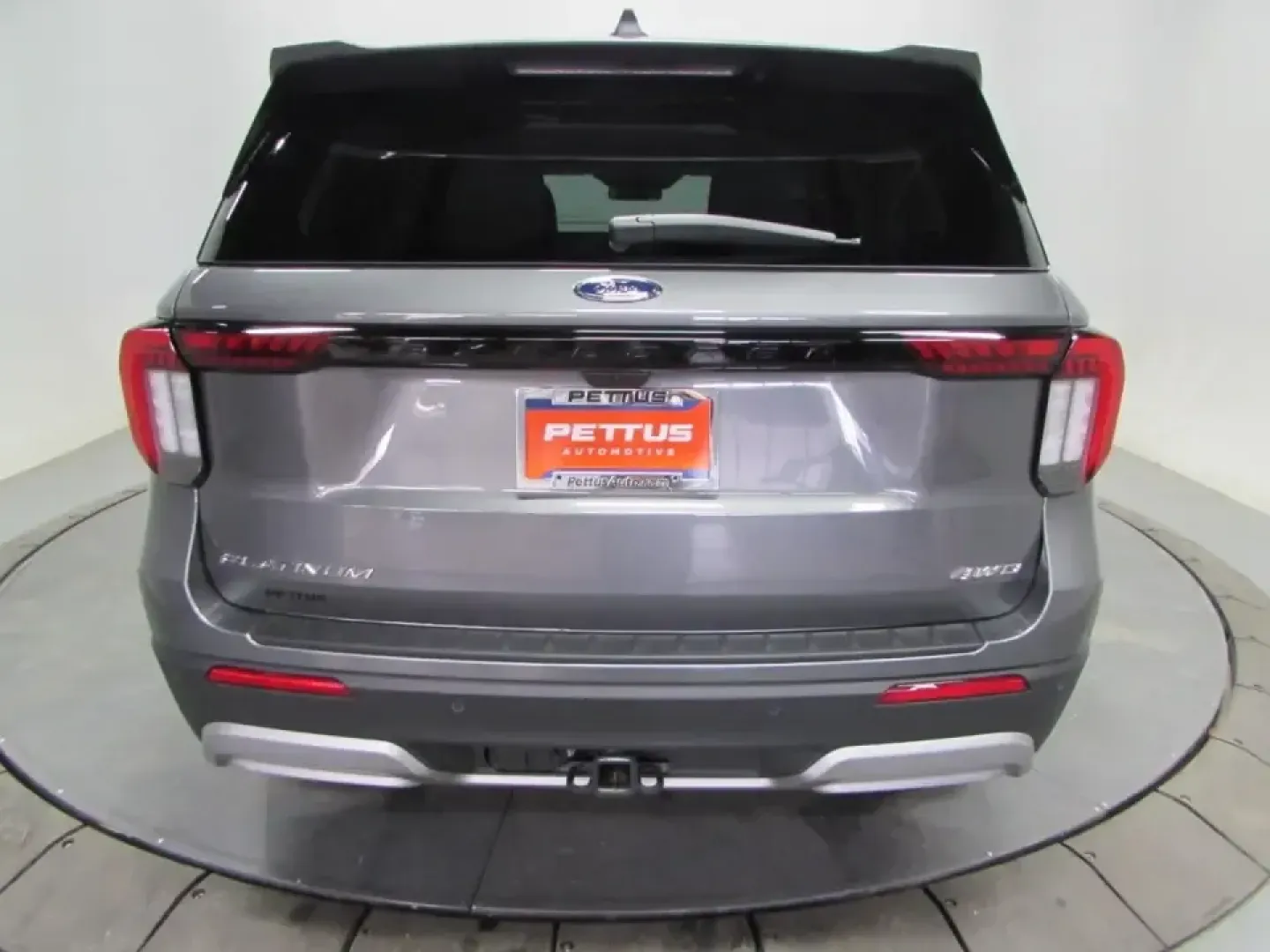 2026 /Salt Crystal/Onyx Ford Explorer Platinum (1FMUK8HH5TG) with an 2.3L EcoBoost I-4 engine, Automatic transmission, located at 12836 Highway 21, De Soto, MO, 63020, (636) 337-7777, 38.151867, -90.575615 - Pack up the crew, point the nose toward the Ozark backroads, and make every errand feel like a mini getaway-this **2026 Ford Explorer Platinum 4WD** is built for families, commuters, and weekend adventurers who want confident capability without giving up comfort. With an incredibly low **5 miles**, - Photo#5