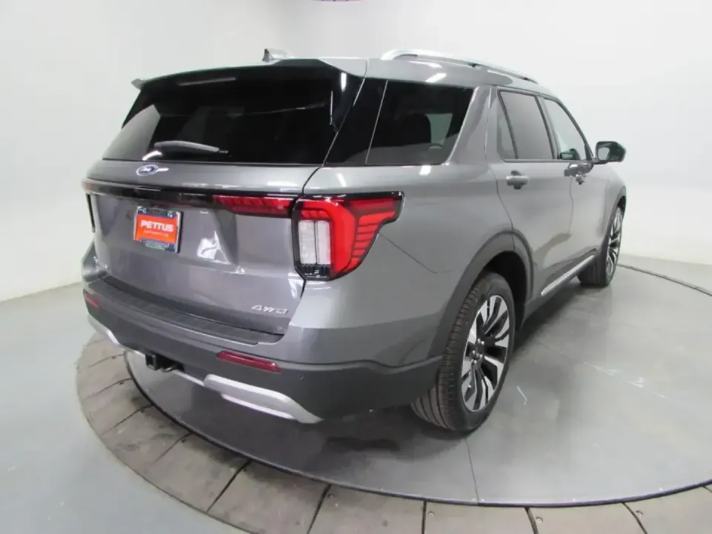 2026 /Salt Crystal/Onyx Ford Explorer Platinum (1FMUK8HH5TG) with an 2.3L EcoBoost I-4 engine, Automatic transmission, located at 12836 Highway 21, De Soto, MO, 63020, (636) 337-7777, 38.151867, -90.575615 - Pack up the crew, point the nose toward the Ozark backroads, and make every errand feel like a mini getaway-this **2026 Ford Explorer Platinum 4WD** is built for families, commuters, and weekend adventurers who want confident capability without giving up comfort. With an incredibly low **5 miles**, - Photo#6