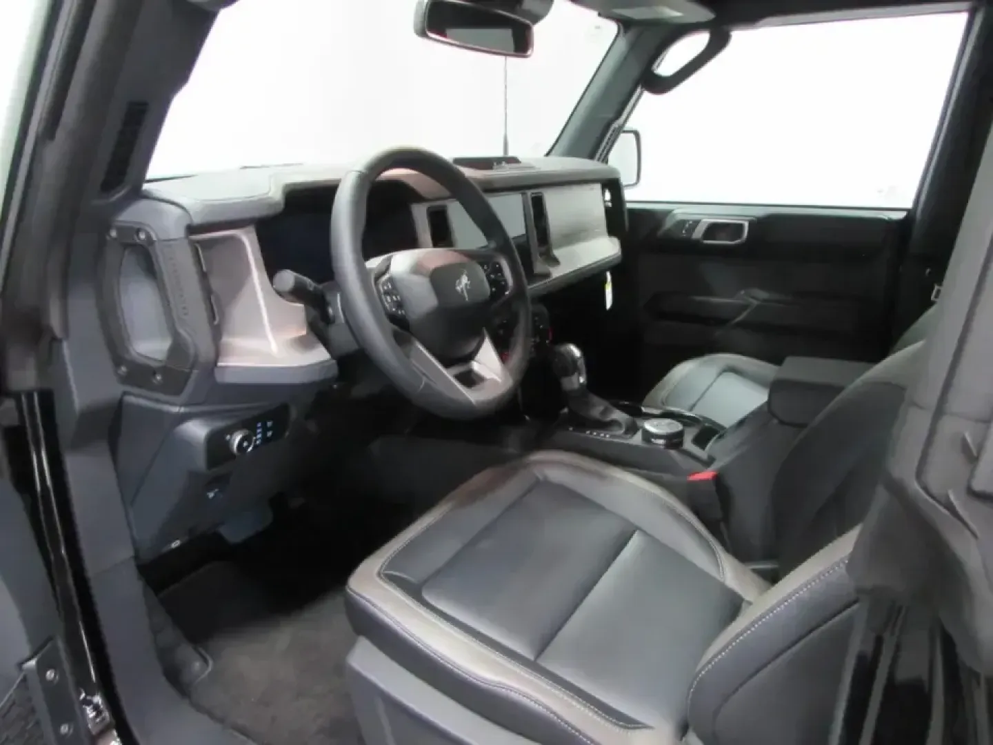 2026 /Black Ford Bronco Outer Banks (1FMEE8BP2TL) with an 2.7L V6 engine, Automatic transmission, located at 12836 Highway 21, De Soto, MO, 63020, (636) 337-7777, 38.151867, -90.575615 - Picture a Saturday that starts with coffee in De Soto and ends with sunset views after a backroad drive through Jefferson County-this 2026 Ford Bronco Outer Banks is built for that kind of life. With legendary 4x4 capability and everyday comfort, it's ideal for weekend adventures, road-trip routes, - Photo#12
