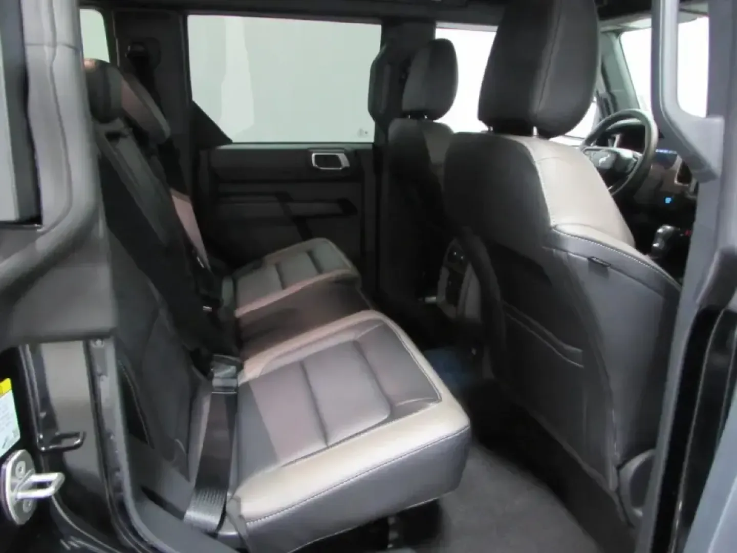 2026 /Black Ford Bronco Outer Banks (1FMEE8BP2TL) with an 2.7L V6 engine, Automatic transmission, located at 12836 Highway 21, De Soto, MO, 63020, (636) 337-7777, 38.151867, -90.575615 - Picture a Saturday that starts with coffee in De Soto and ends with sunset views after a backroad drive through Jefferson County-this 2026 Ford Bronco Outer Banks is built for that kind of life. With legendary 4x4 capability and everyday comfort, it's ideal for weekend adventures, road-trip routes, - Photo#18
