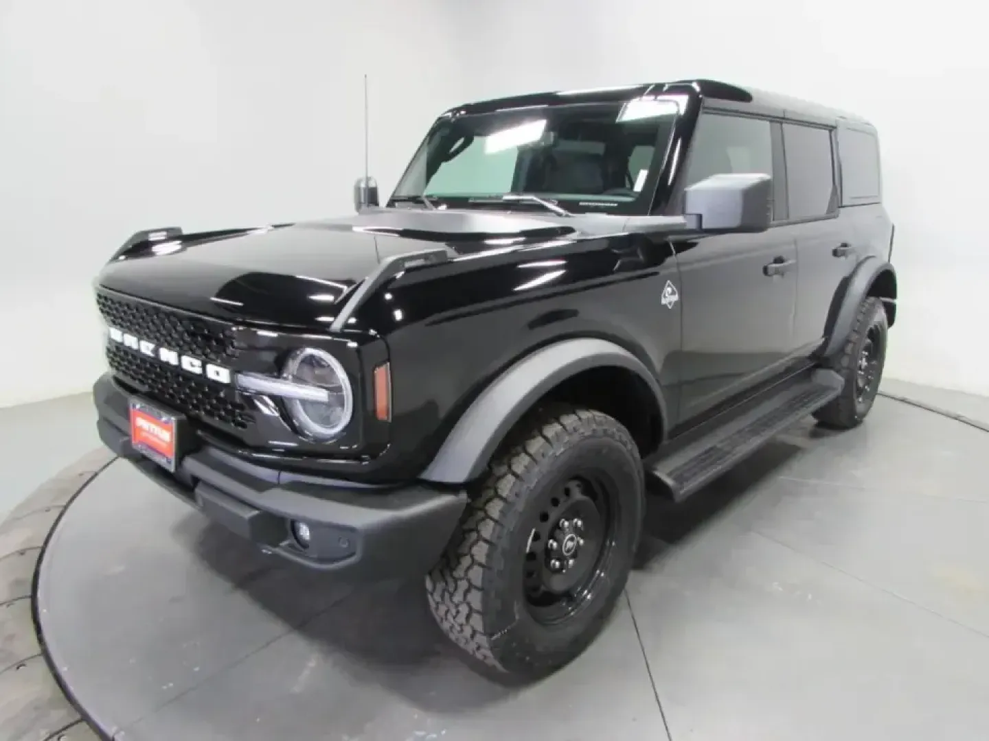 2026 /Black Ford Bronco Outer Banks (1FMEE8BP2TL) with an 2.7L V6 engine, Automatic transmission, located at 12836 Highway 21, De Soto, MO, 63020, (636) 337-7777, 38.151867, -90.575615 - Picture a Saturday that starts with coffee in De Soto and ends with sunset views after a backroad drive through Jefferson County-this 2026 Ford Bronco Outer Banks is built for that kind of life. With legendary 4x4 capability and everyday comfort, it's ideal for weekend adventures, road-trip routes, - Photo#2