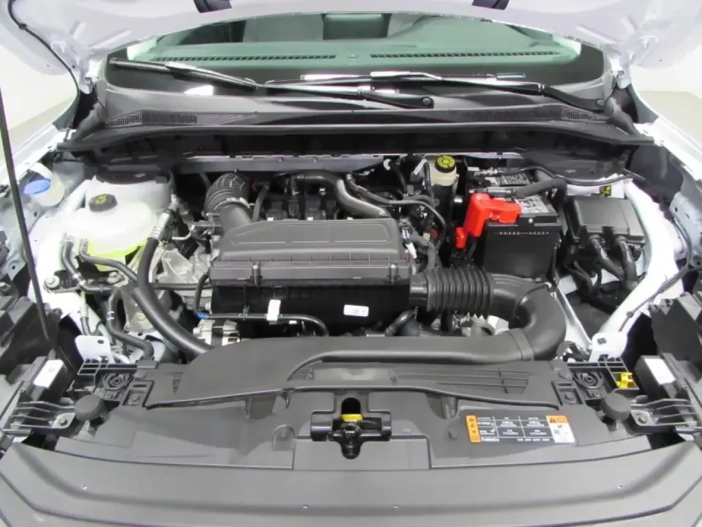 2026 /Gray Ford Escape Active (1FMCU0GN4TU) with an 1.5L engine, 8A transmission, located at 12836 Highway 21, De Soto, MO, 63020, (636) 337-7777, 38.151867, -90.575615 - Whether you're a daily commuter running up and down MO-21, a growing family shuttling between school, practice, and errands, or a weekend explorer heading toward the Mark Twain National Forest, this **2026 Ford Escape Active** is built to keep life moving-comfortably, efficiently, and with the confi - Photo#9
