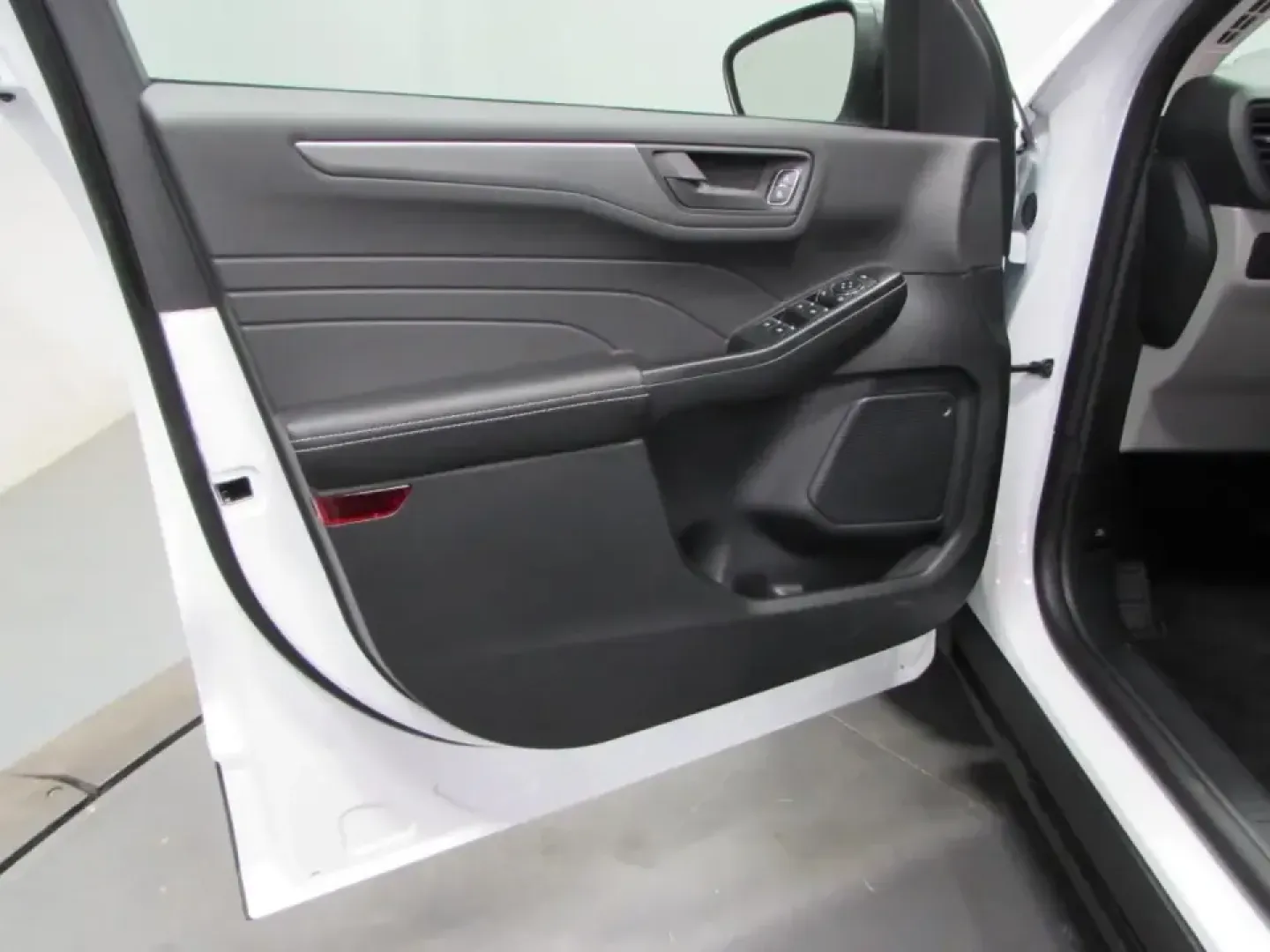 2026 /Gray Ford Escape Active (1FMCU0GN4TU) with an 1.5L engine, 8A transmission, located at 12836 Highway 21, De Soto, MO, 63020, (636) 337-7777, 38.151867, -90.575615 - Whether you're a daily commuter running up and down MO-21, a growing family shuttling between school, practice, and errands, or a weekend explorer heading toward the Mark Twain National Forest, this **2026 Ford Escape Active** is built to keep life moving-comfortably, efficiently, and with the confi - Photo#11