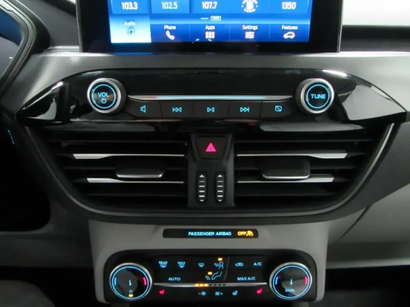 2026 /Gray Ford Escape Active (1FMCU0GN4TU) with an 1.5L engine, 8A transmission, located at 12836 Highway 21, De Soto, MO, 63020, (636) 337-7777, 38.151867, -90.575615 - Whether you're a daily commuter running up and down MO-21, a growing family shuttling between school, practice, and errands, or a weekend explorer heading toward the Mark Twain National Forest, this **2026 Ford Escape Active** is built to keep life moving-comfortably, efficiently, and with the confi - Photo#27