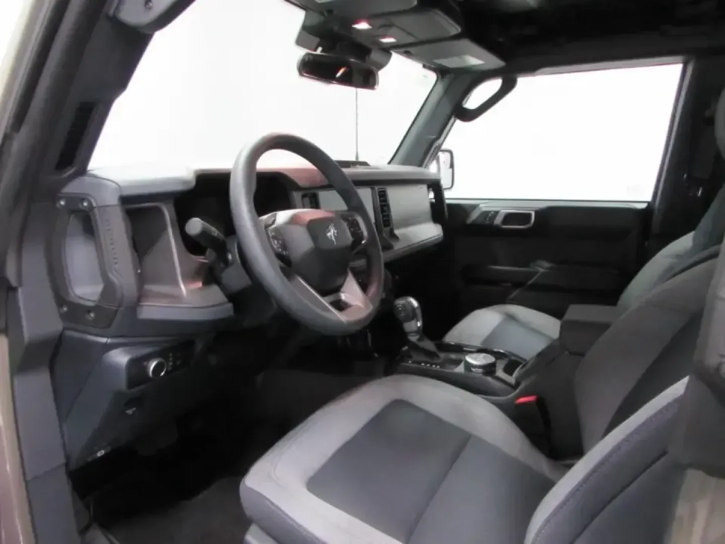 2026 /Dark Gray W/Black Onyx Ford Bronco Base (1FMDE6BH7TL) with an 2.3L EcoBoost I-4 engine, located at 12836 Highway 21, De Soto, MO, 63020, (636) 337-7777, 38.151867, -90.575615 - Weekend adventures start the moment you turn the key-and the 2026 Ford Bronco Base is built for the kind of Missouri living that mixes weekday practicality with dirt-road spontaneity. Whether you're heading out before sunrise for a hike, hauling gear for a day at the lake, or just want a bold daily - Photo#12