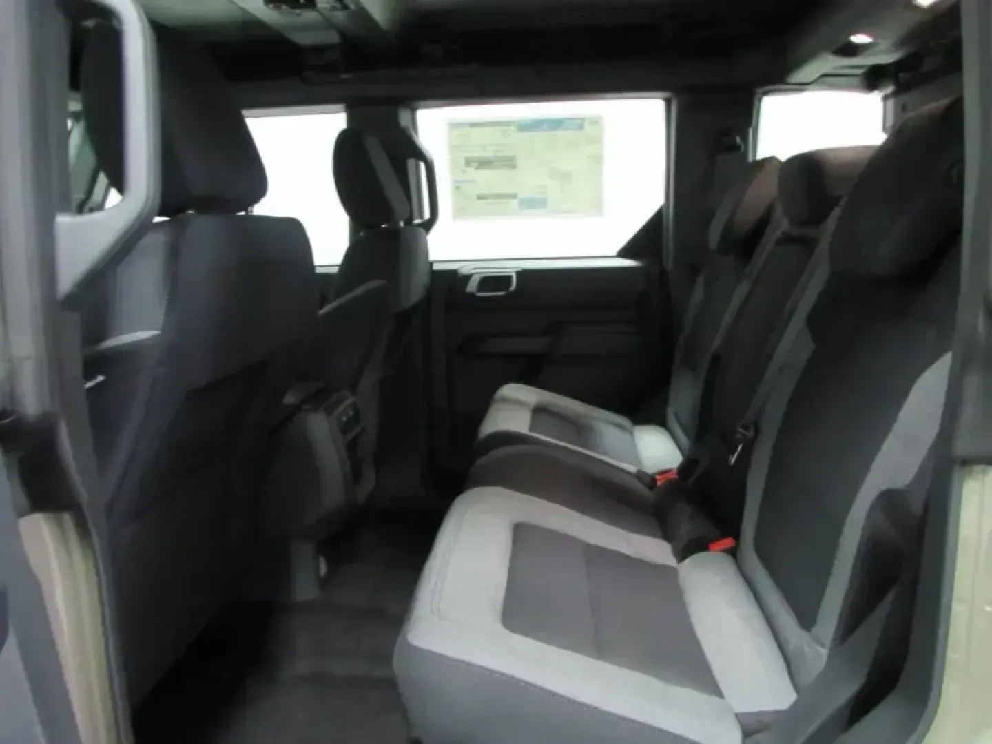2026 /Dark Gray W/Black Onyx Ford Bronco Base (1FMDE6BH7TL) with an 2.3L EcoBoost I-4 engine, located at 12836 Highway 21, De Soto, MO, 63020, (636) 337-7777, 38.151867, -90.575615 - Weekend adventures start the moment you turn the key-and the 2026 Ford Bronco Base is built for the kind of Missouri living that mixes weekday practicality with dirt-road spontaneity. Whether you're heading out before sunrise for a hike, hauling gear for a day at the lake, or just want a bold daily - Photo#14