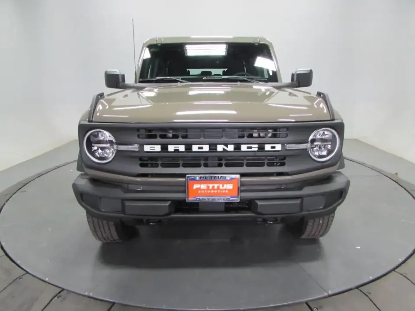 2026 /Dark Gray W/Black Onyx Ford Bronco Base (1FMDE6BH7TL) with an 2.3L EcoBoost I-4 engine, located at 12836 Highway 21, De Soto, MO, 63020, (636) 337-7777, 38.151867, -90.575615 - Weekend adventures start the moment you turn the key-and the 2026 Ford Bronco Base is built for the kind of Missouri living that mixes weekday practicality with dirt-road spontaneity. Whether you're heading out before sunrise for a hike, hauling gear for a day at the lake, or just want a bold daily - Photo#1