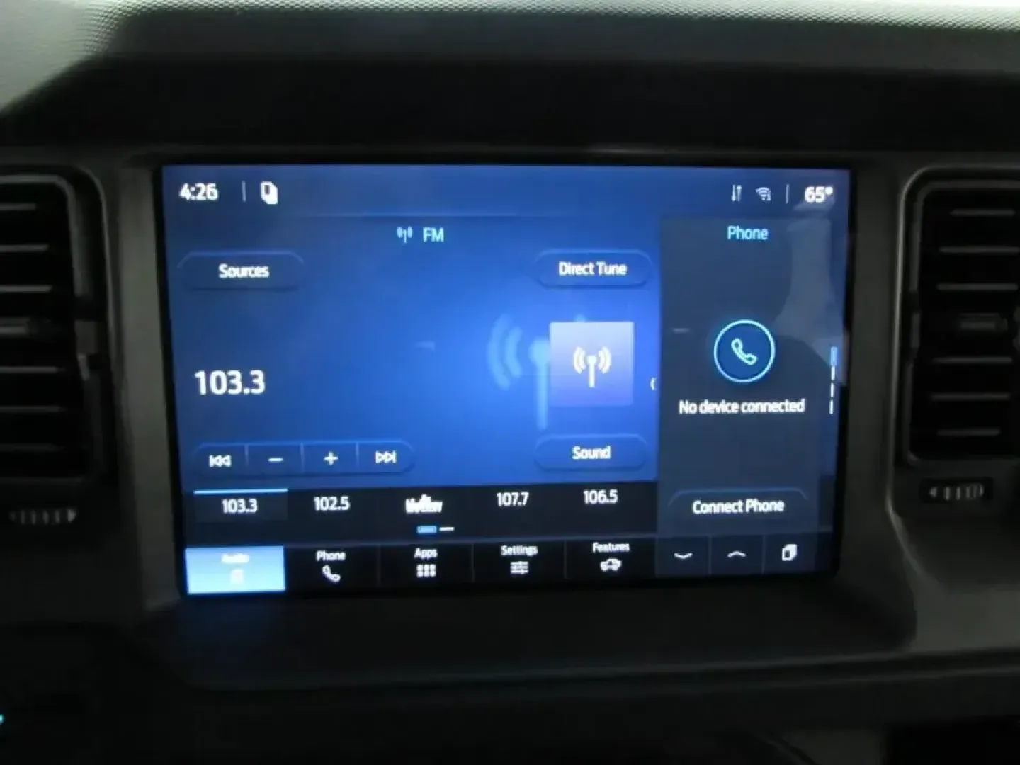 2026 /Dark Gray W/Black Onyx Ford Bronco Base (1FMDE6BH7TL) with an 2.3L EcoBoost I-4 engine, located at 12836 Highway 21, De Soto, MO, 63020, (636) 337-7777, 38.151867, -90.575615 - Weekend adventures start the moment you turn the key-and the 2026 Ford Bronco Base is built for the kind of Missouri living that mixes weekday practicality with dirt-road spontaneity. Whether you're heading out before sunrise for a hike, hauling gear for a day at the lake, or just want a bold daily - Photo#25