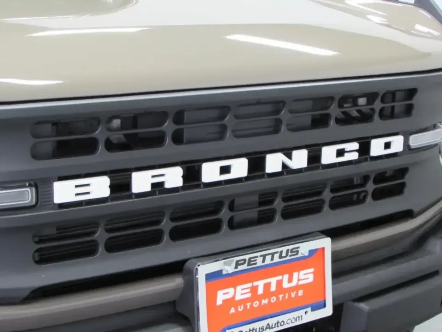 2026 /Dark Gray W/Black Onyx Ford Bronco Base (1FMDE6BH7TL) with an 2.3L EcoBoost I-4 engine, located at 12836 Highway 21, De Soto, MO, 63020, (636) 337-7777, 38.151867, -90.575615 - Weekend adventures start the moment you turn the key-and the 2026 Ford Bronco Base is built for the kind of Missouri living that mixes weekday practicality with dirt-road spontaneity. Whether you're heading out before sunrise for a hike, hauling gear for a day at the lake, or just want a bold daily - Photo#33