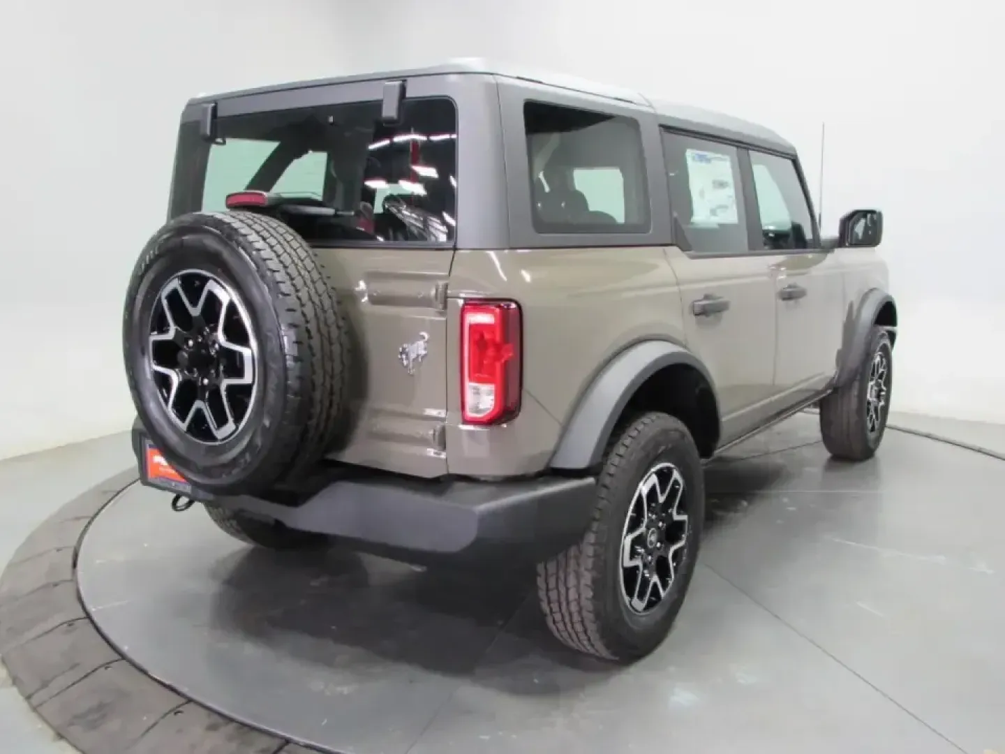 2026 /Dark Gray W/Black Onyx Ford Bronco Base (1FMDE6BH7TL) with an 2.3L EcoBoost I-4 engine, located at 12836 Highway 21, De Soto, MO, 63020, (636) 337-7777, 38.151867, -90.575615 - Weekend adventures start the moment you turn the key-and the 2026 Ford Bronco Base is built for the kind of Missouri living that mixes weekday practicality with dirt-road spontaneity. Whether you're heading out before sunrise for a hike, hauling gear for a day at the lake, or just want a bold daily - Photo#6