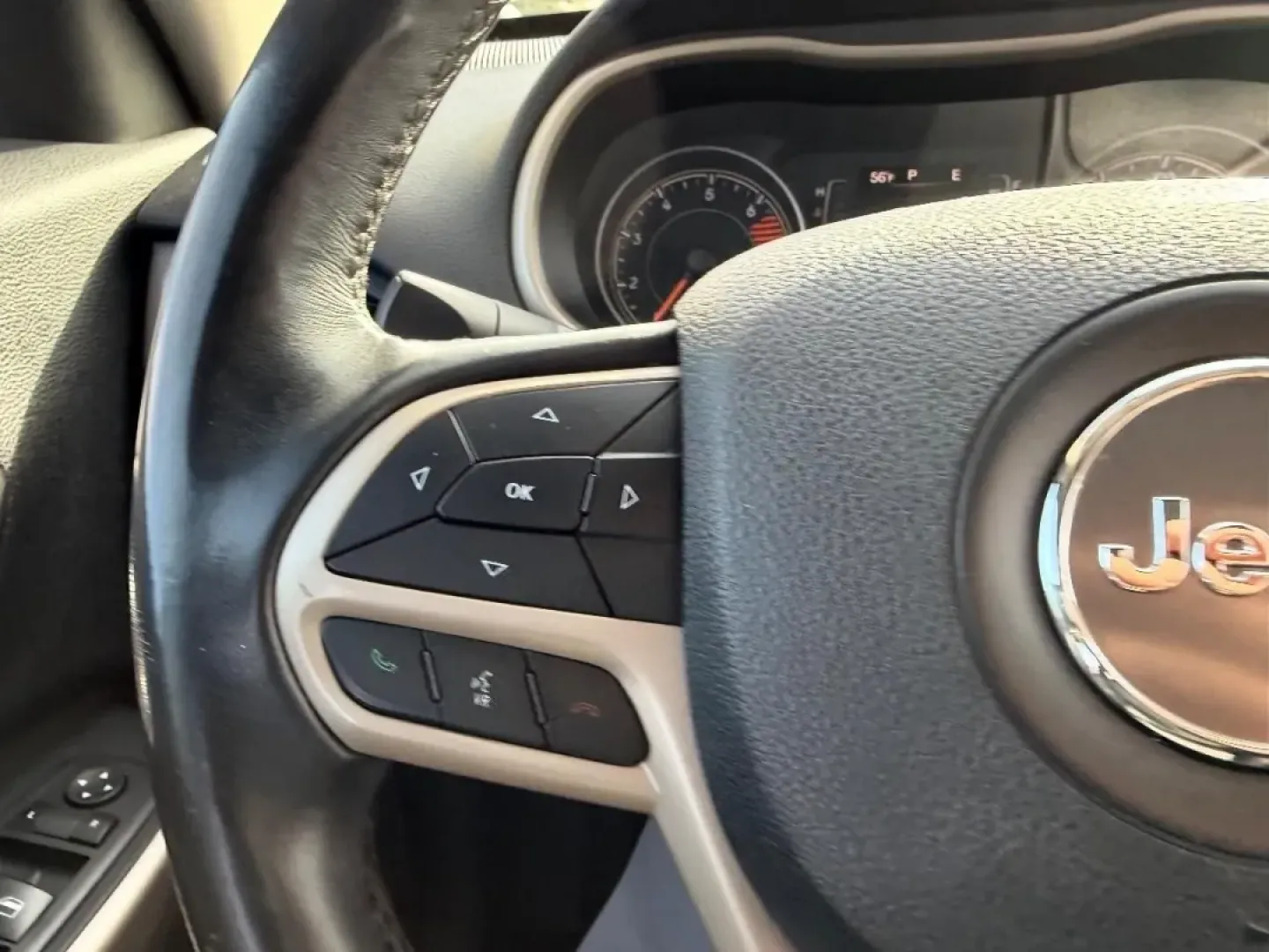 2018 /Black Cloth Jeep Cherokee Latitude (1C4PJMCB6JD) with an 2.4L engine, Automatic transmission, located at 970 Woodlawn Dr., Farmington, MO, 63640, (573) 431-7800, 37.825642, -90.468674 - Experience adventure without the sacrifice of comfort in this rugged yet refined 2018 Jeep Cherokee, now available at Pettus CDJR Farmington. Located in the heart of Farmington, MO, at 970 Woodlawn Drive, we pride ourselves on offering quality used vehicles that cater to a variety of lifestyles. Whe - Photo#11