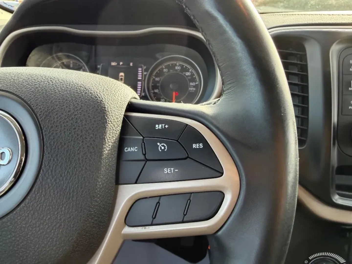 2018 /Black Cloth Jeep Cherokee Latitude (1C4PJMCB6JD) with an 2.4L engine, Automatic transmission, located at 970 Woodlawn Dr., Farmington, MO, 63640, (573) 431-7800, 37.825642, -90.468674 - Experience adventure without the sacrifice of comfort in this rugged yet refined 2018 Jeep Cherokee, now available at Pettus CDJR Farmington. Located in the heart of Farmington, MO, at 970 Woodlawn Drive, we pride ourselves on offering quality used vehicles that cater to a variety of lifestyles. Whe - Photo#12