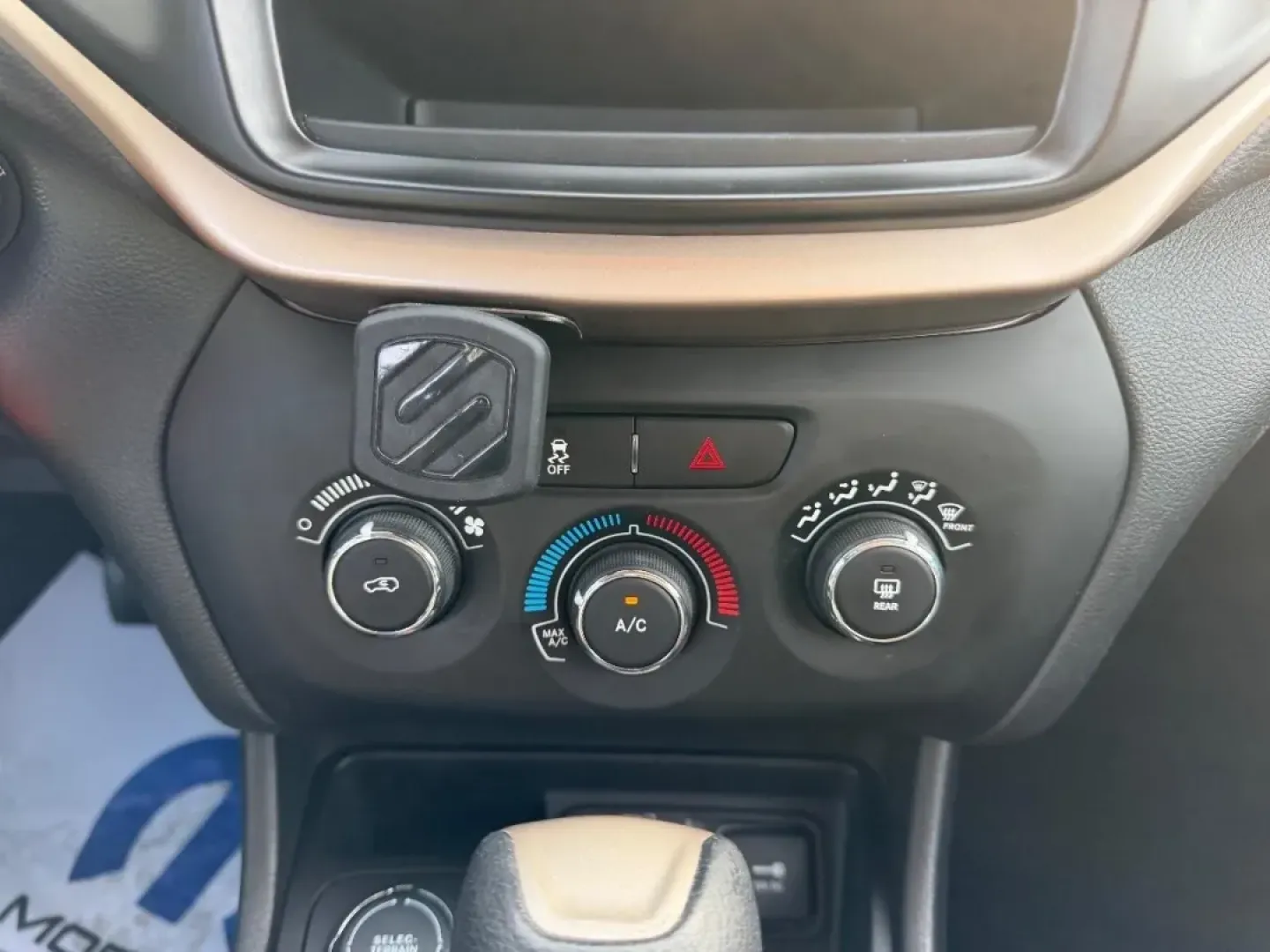 2018 /Black Cloth Jeep Cherokee Latitude (1C4PJMCB6JD) with an 2.4L engine, Automatic transmission, located at 970 Woodlawn Dr., Farmington, MO, 63640, (573) 431-7800, 37.825642, -90.468674 - Experience adventure without the sacrifice of comfort in this rugged yet refined 2018 Jeep Cherokee, now available at Pettus CDJR Farmington. Located in the heart of Farmington, MO, at 970 Woodlawn Drive, we pride ourselves on offering quality used vehicles that cater to a variety of lifestyles. Whe - Photo#14