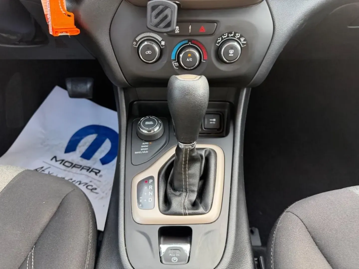 2018 /Black Cloth Jeep Cherokee Latitude (1C4PJMCB6JD) with an 2.4L engine, Automatic transmission, located at 970 Woodlawn Dr., Farmington, MO, 63640, (573) 431-7800, 37.825642, -90.468674 - Experience adventure without the sacrifice of comfort in this rugged yet refined 2018 Jeep Cherokee, now available at Pettus CDJR Farmington. Located in the heart of Farmington, MO, at 970 Woodlawn Drive, we pride ourselves on offering quality used vehicles that cater to a variety of lifestyles. Whe - Photo#15