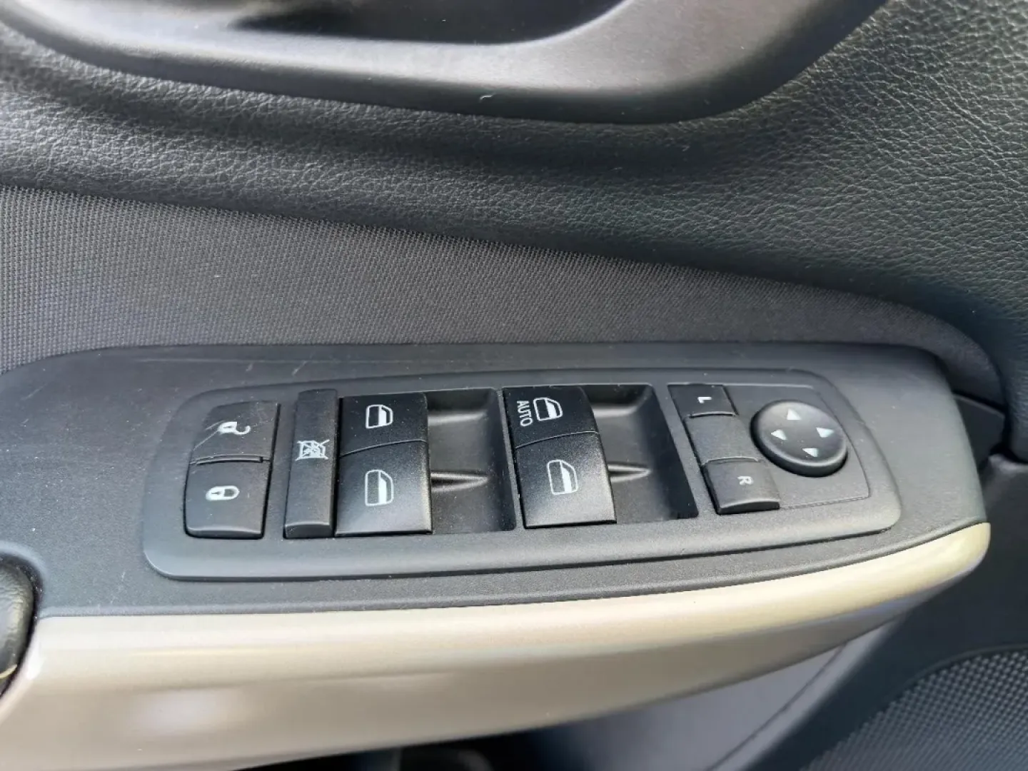 2018 /Black Cloth Jeep Cherokee Latitude (1C4PJMCB6JD) with an 2.4L engine, Automatic transmission, located at 970 Woodlawn Dr., Farmington, MO, 63640, (573) 431-7800, 37.825642, -90.468674 - Experience adventure without the sacrifice of comfort in this rugged yet refined 2018 Jeep Cherokee, now available at Pettus CDJR Farmington. Located in the heart of Farmington, MO, at 970 Woodlawn Drive, we pride ourselves on offering quality used vehicles that cater to a variety of lifestyles. Whe - Photo#17