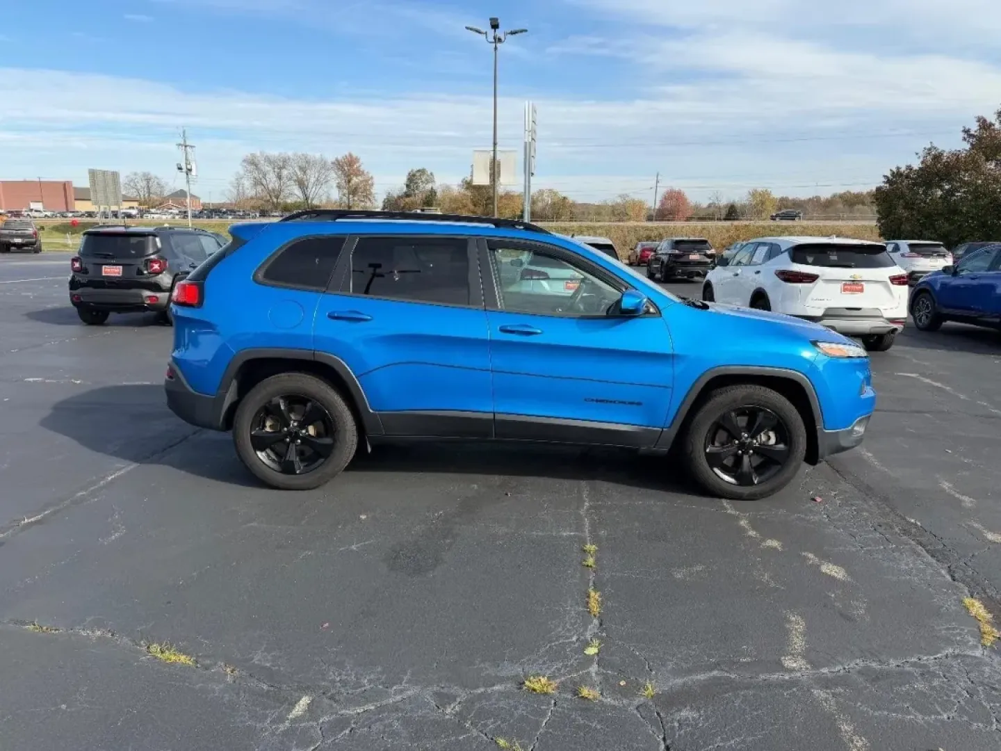2018 /Black Cloth Jeep Cherokee Latitude (1C4PJMCB6JD) with an 2.4L engine, Automatic transmission, located at 970 Woodlawn Dr., Farmington, MO, 63640, (573) 431-7800, 37.825642, -90.468674 - Experience adventure without the sacrifice of comfort in this rugged yet refined 2018 Jeep Cherokee, now available at Pettus CDJR Farmington. Located in the heart of Farmington, MO, at 970 Woodlawn Drive, we pride ourselves on offering quality used vehicles that cater to a variety of lifestyles. Whe - Photo#1