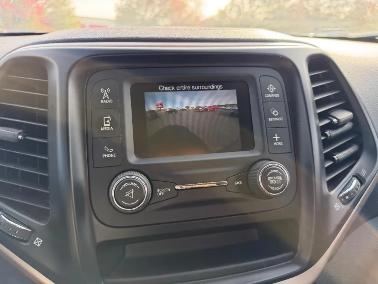 2018 /Black Cloth Jeep Cherokee Latitude (1C4PJMCB6JD) with an 2.4L engine, Automatic transmission, located at 970 Woodlawn Dr., Farmington, MO, 63640, (573) 431-7800, 37.825642, -90.468674 - Experience adventure without the sacrifice of comfort in this rugged yet refined 2018 Jeep Cherokee, now available at Pettus CDJR Farmington. Located in the heart of Farmington, MO, at 970 Woodlawn Drive, we pride ourselves on offering quality used vehicles that cater to a variety of lifestyles. Whe - Photo#20