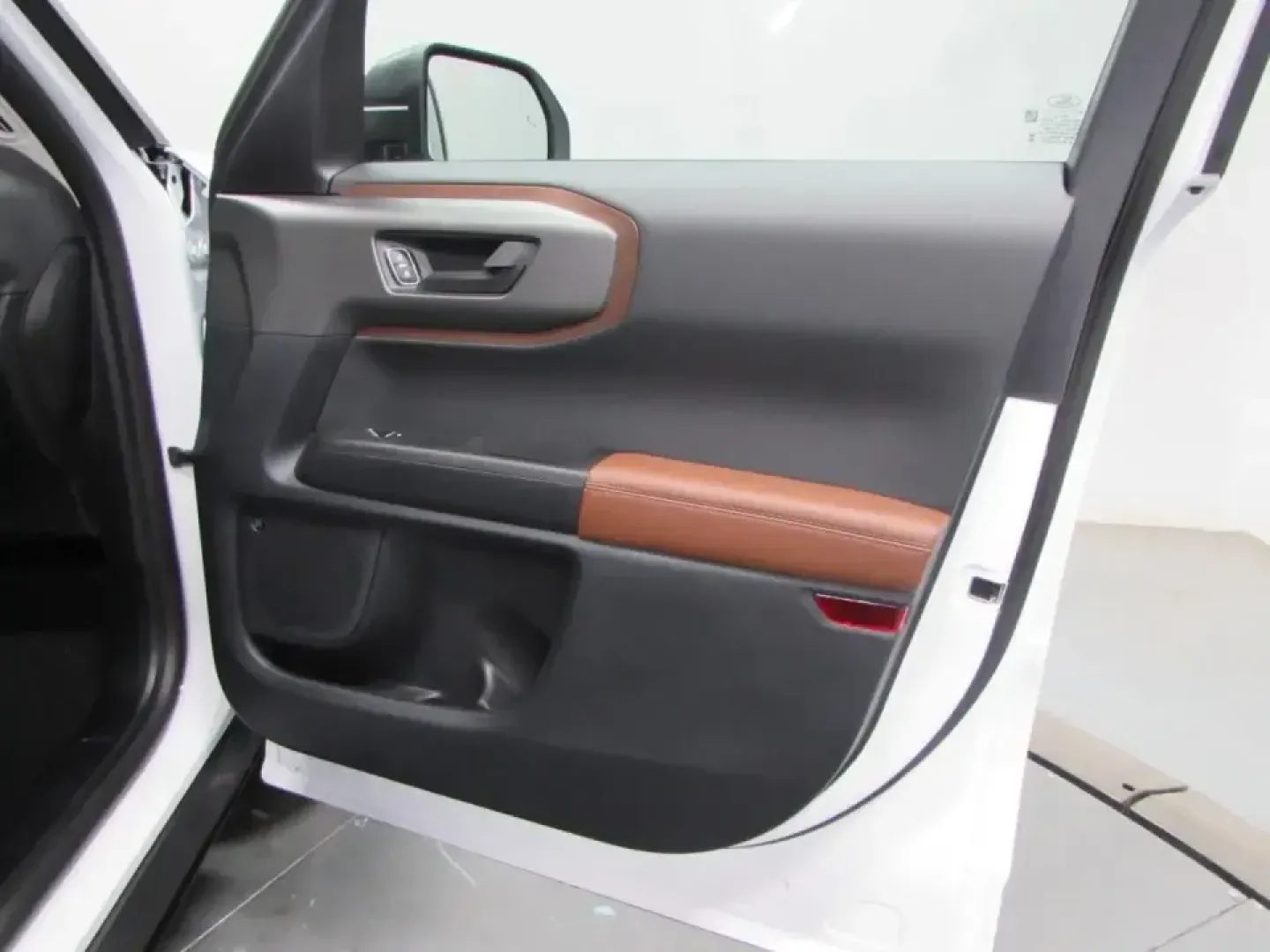 2026 /Ebony/Roast Ford Bronco Sport Outer Banks (3FMCR9CN2TR) with an 1.5L EcoBoost engine, Automatic transmission, located at 12836 Highway 21, De Soto, MO, 63020, (636) 337-7777, 38.151867, -90.575615 - Weekdays in the commuter lane, weekends on gravel backroads to Washington State Park-this like-new 2026 Ford Bronco Sport Outer Banks is built for De Soto, MO drivers who want one SUV that can handle everyday errands and spontaneous getaways without feeling bulky or thirsty at the pump. With just ** - Photo#15