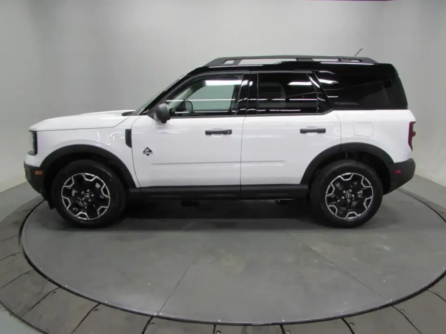 2026 /Ebony/Roast Ford Bronco Sport Outer Banks (3FMCR9CN2TR) with an 1.5L EcoBoost engine, Automatic transmission, located at 12836 Highway 21, De Soto, MO, 63020, (636) 337-7777, 38.151867, -90.575615 - Weekdays in the commuter lane, weekends on gravel backroads to Washington State Park-this like-new 2026 Ford Bronco Sport Outer Banks is built for De Soto, MO drivers who want one SUV that can handle everyday errands and spontaneous getaways without feeling bulky or thirsty at the pump. With just ** - Photo#3