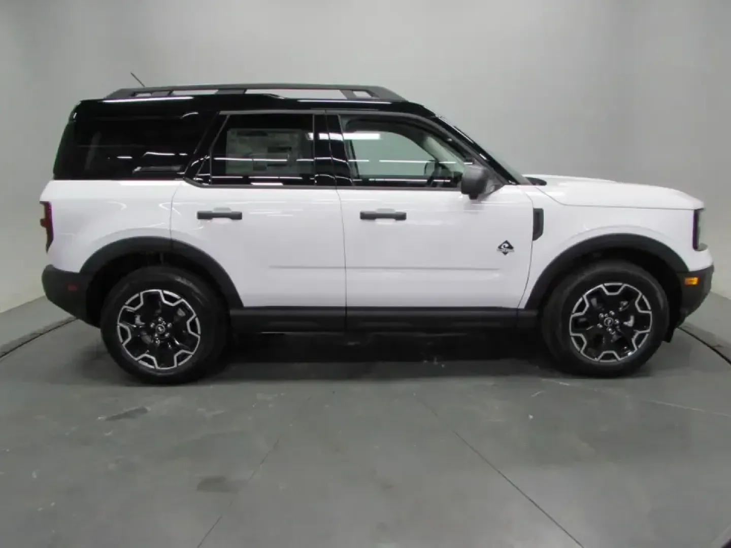2026 /Ebony/Roast Ford Bronco Sport Outer Banks (3FMCR9CN2TR) with an 1.5L EcoBoost engine, Automatic transmission, located at 12836 Highway 21, De Soto, MO, 63020, (636) 337-7777, 38.151867, -90.575615 - Weekdays in the commuter lane, weekends on gravel backroads to Washington State Park-this like-new 2026 Ford Bronco Sport Outer Banks is built for De Soto, MO drivers who want one SUV that can handle everyday errands and spontaneous getaways without feeling bulky or thirsty at the pump. With just ** - Photo#7