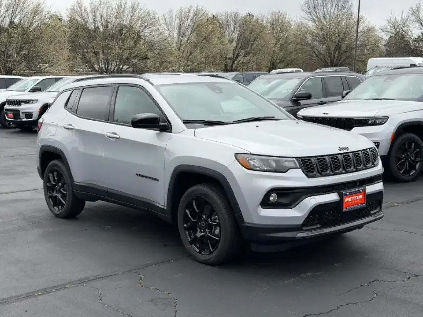 2026 /Black Leather Trimmed Jeep Compass Latitude (3C4NJDBN1TT) with an 2.0L engine, located at 970 Woodlawn Dr., Farmington, MO, 63640, (573) 431-7800, 37.825642, -90.468674 - Weekday commute, school drop-offs, and spontaneous weekend escapes all get easier when your SUV is efficient, confident in bad weather, and comfortable enough for long miles. This **2026 Jeep Compass Latitude 4x4** is built for that real-life rhythm-whether you're merging onto US-67 for work, loadin - Photo#0