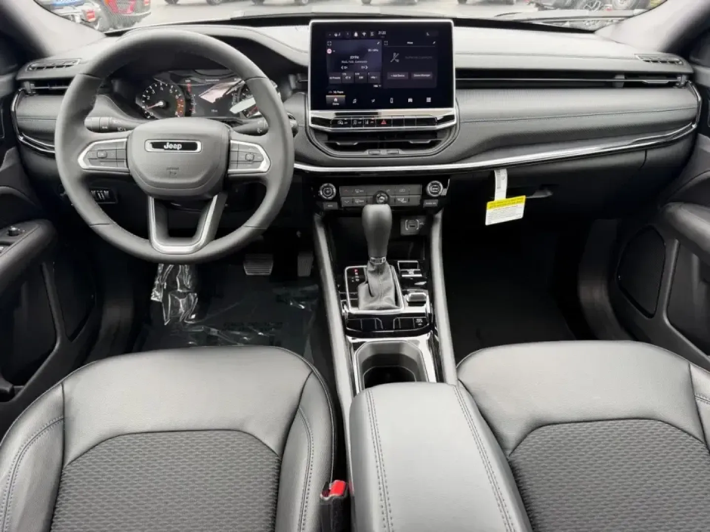 2026 /Black Leather Trimmed Jeep Compass Latitude (3C4NJDBN1TT) with an 2.0L engine, located at 970 Woodlawn Dr., Farmington, MO, 63640, (573) 431-7800, 37.825642, -90.468674 - Weekday commute, school drop-offs, and spontaneous weekend escapes all get easier when your SUV is efficient, confident in bad weather, and comfortable enough for long miles. This **2026 Jeep Compass Latitude 4x4** is built for that real-life rhythm-whether you're merging onto US-67 for work, loadin - Photo#9