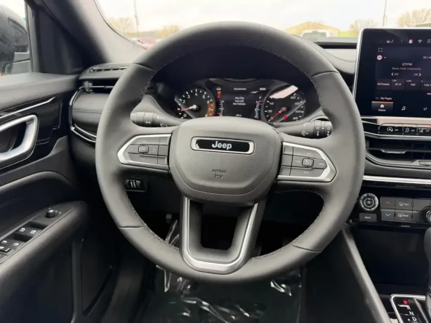 2026 /Black Leather Trimmed Jeep Compass Latitude (3C4NJDBN1TT) with an 2.0L engine, located at 970 Woodlawn Dr., Farmington, MO, 63640, (573) 431-7800, 37.825642, -90.468674 - Weekday commute, school drop-offs, and spontaneous weekend escapes all get easier when your SUV is efficient, confident in bad weather, and comfortable enough for long miles. This **2026 Jeep Compass Latitude 4x4** is built for that real-life rhythm-whether you're merging onto US-67 for work, loadin - Photo#10