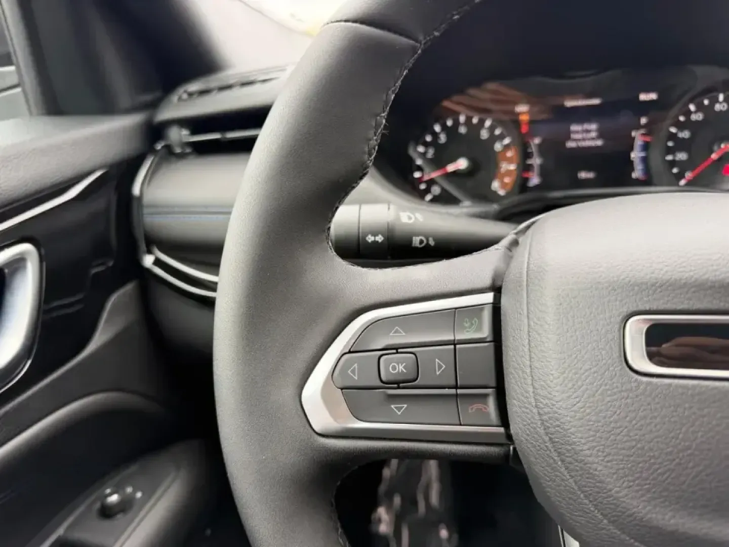 2026 /Black Leather Trimmed Jeep Compass Latitude (3C4NJDBN1TT) with an 2.0L engine, located at 970 Woodlawn Dr., Farmington, MO, 63640, (573) 431-7800, 37.825642, -90.468674 - Weekday commute, school drop-offs, and spontaneous weekend escapes all get easier when your SUV is efficient, confident in bad weather, and comfortable enough for long miles. This **2026 Jeep Compass Latitude 4x4** is built for that real-life rhythm-whether you're merging onto US-67 for work, loadin - Photo#11