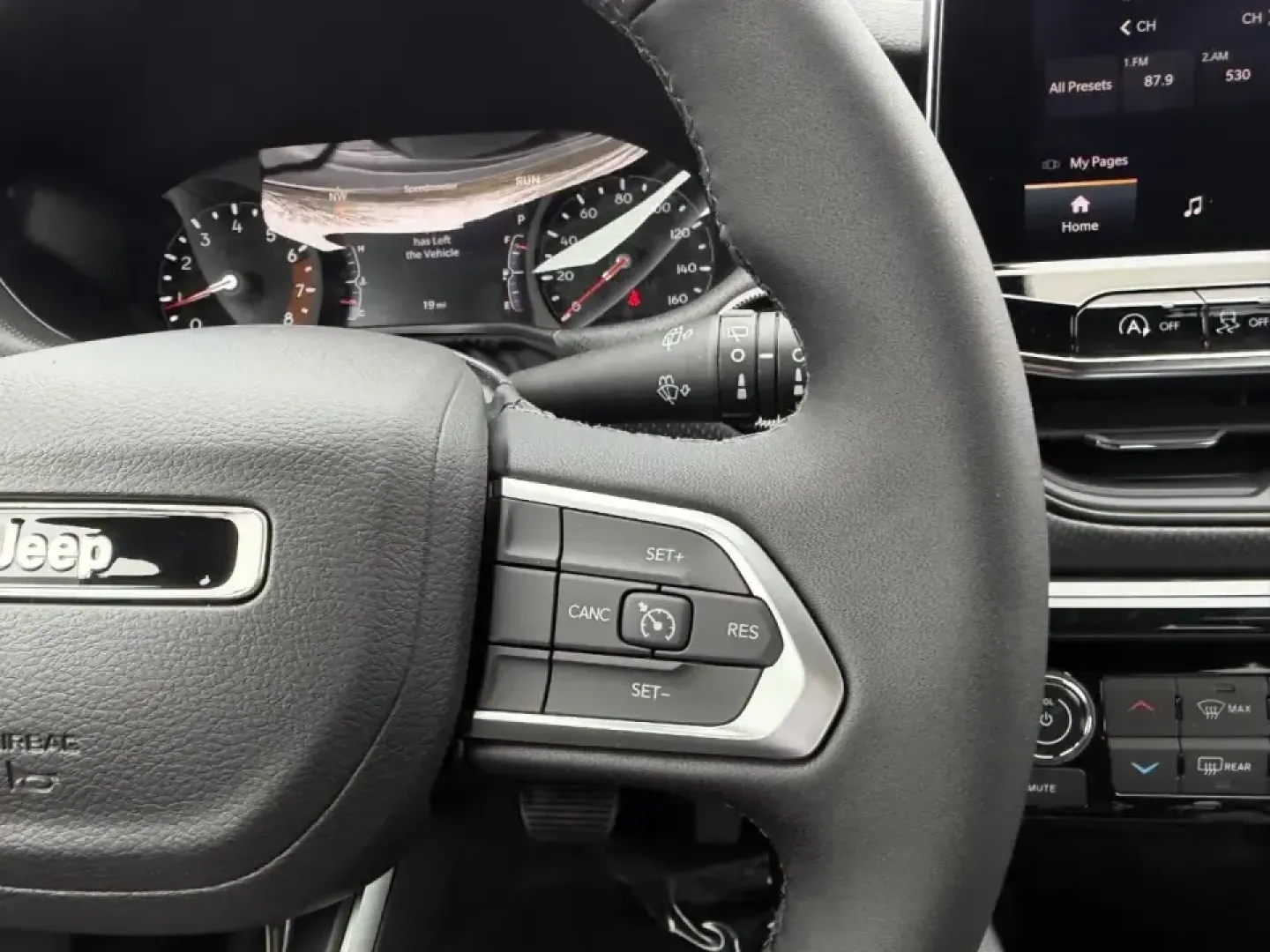 2026 /Black Leather Trimmed Jeep Compass Latitude (3C4NJDBN1TT) with an 2.0L engine, located at 970 Woodlawn Dr., Farmington, MO, 63640, (573) 431-7800, 37.825642, -90.468674 - Weekday commute, school drop-offs, and spontaneous weekend escapes all get easier when your SUV is efficient, confident in bad weather, and comfortable enough for long miles. This **2026 Jeep Compass Latitude 4x4** is built for that real-life rhythm-whether you're merging onto US-67 for work, loadin - Photo#12