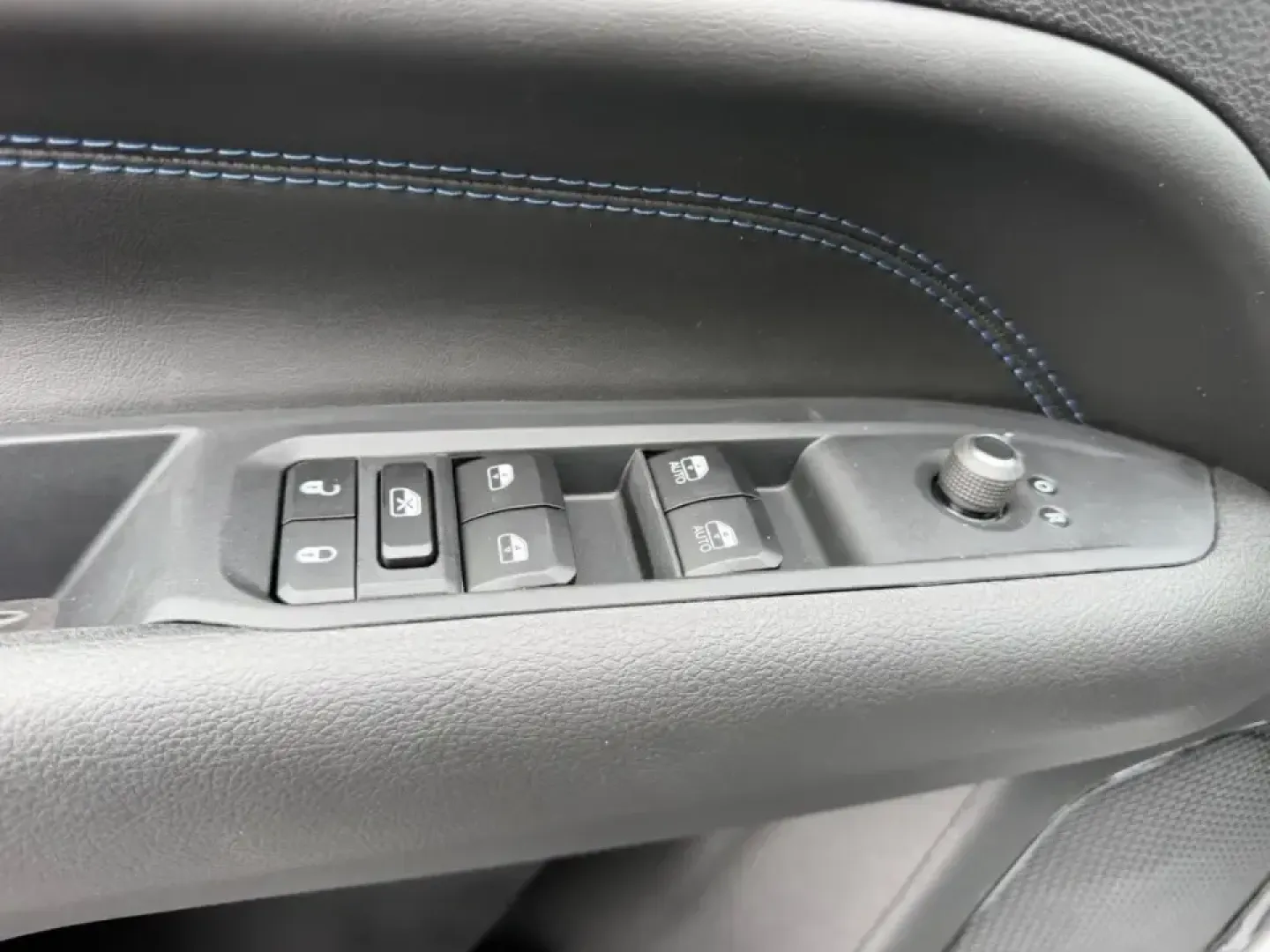 2026 /Black Leather Trimmed Jeep Compass Latitude (3C4NJDBN1TT) with an 2.0L engine, located at 970 Woodlawn Dr., Farmington, MO, 63640, (573) 431-7800, 37.825642, -90.468674 - Weekday commute, school drop-offs, and spontaneous weekend escapes all get easier when your SUV is efficient, confident in bad weather, and comfortable enough for long miles. This **2026 Jeep Compass Latitude 4x4** is built for that real-life rhythm-whether you're merging onto US-67 for work, loadin - Photo#17