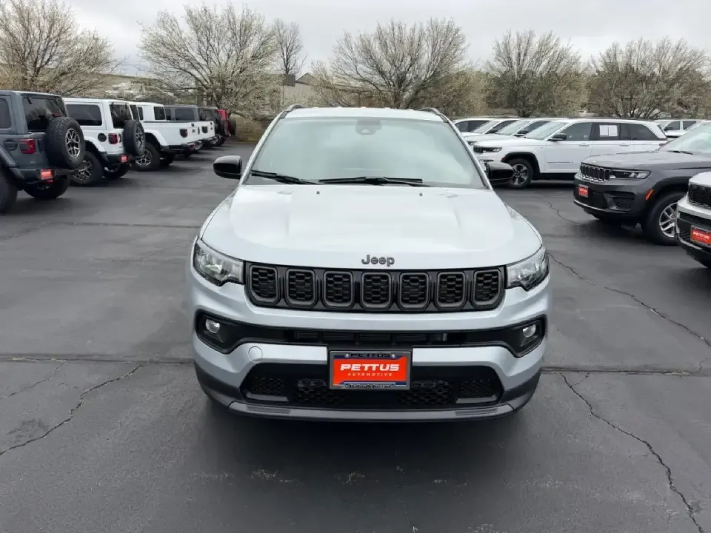 2026 /Black Leather Trimmed Jeep Compass Latitude (3C4NJDBN1TT) with an 2.0L engine, located at 970 Woodlawn Dr., Farmington, MO, 63640, (573) 431-7800, 37.825642, -90.468674 - Weekday commute, school drop-offs, and spontaneous weekend escapes all get easier when your SUV is efficient, confident in bad weather, and comfortable enough for long miles. This **2026 Jeep Compass Latitude 4x4** is built for that real-life rhythm-whether you're merging onto US-67 for work, loadin - Photo#7