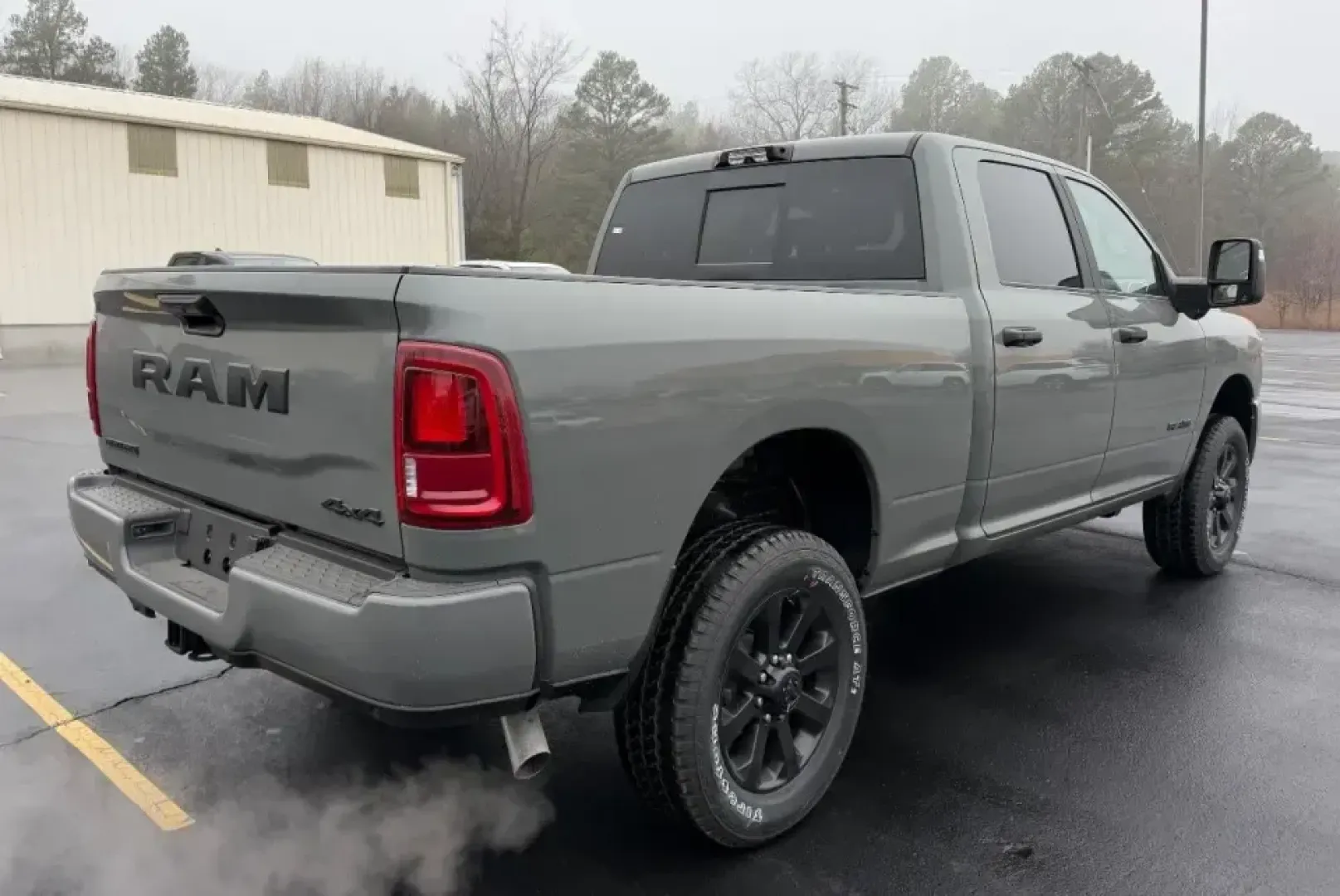 2026 /Diesel Gray/Black Cloth Ram 2500 Big Horn (3C6UR5DJ6TG) with an 6.4L V8 HEMI HD engine, 6A transmission, located at 970 Woodlawn Dr., Farmington, MO, 63640, (573) 431-7800, 37.825642, -90.468674 - Built for the kind of life that doesn't slow down-hauling a camper to St. Joe State Park, towing a trailer out past US-67, or handling winter backroads on the way to work-this 2026 Ram 2500 Big Horn is the heavy-duty truck that makes big plans feel easy. With only **5 miles** on the odometer, you're - Photo#2