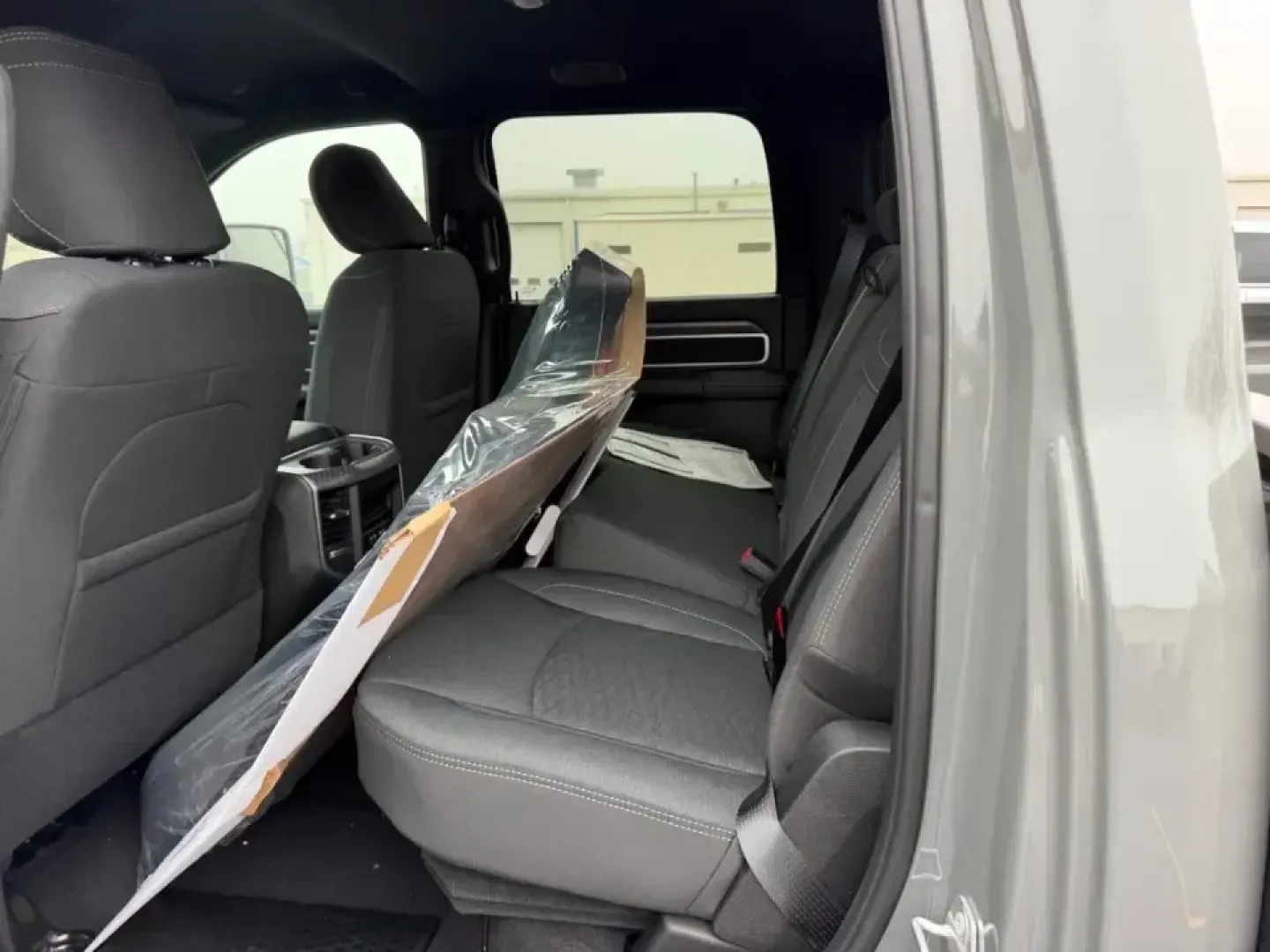 2026 /Diesel Gray/Black Cloth Ram 2500 Big Horn (3C6UR5DJ6TG) with an 6.4L V8 HEMI HD engine, 6A transmission, located at 970 Woodlawn Dr., Farmington, MO, 63640, (573) 431-7800, 37.825642, -90.468674 - Built for the kind of life that doesn't slow down-hauling a camper to St. Joe State Park, towing a trailer out past US-67, or handling winter backroads on the way to work-this 2026 Ram 2500 Big Horn is the heavy-duty truck that makes big plans feel easy. With only **5 miles** on the odometer, you're - Photo#8