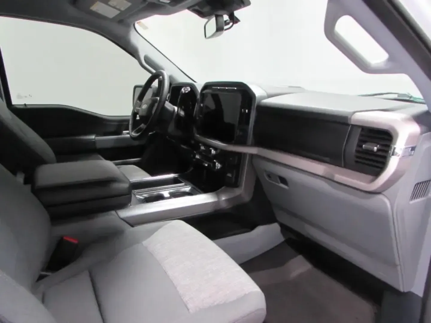 2023 /Black W/Medium Dark Slate Ford F-150 XLT (1FTFW1E8XPK) with an 3.5L V6 DOHC 24V engine, 6A transmission, located at 12830 Highway 21, De Soto, MO, 63020, (636) 337-7777, 38.153099, -90.573624 - Whether you're hauling supplies to a job site off Highway 21, towing the boat for a weekend at Washington State Park, or loading up the family for a long road trip out of De Soto, this **2023 Ford F-150 XL SuperCrew 6.5-ft. Bed 4WD** is built for real life in Missouri. It's the kind of truck that fi - Photo#16