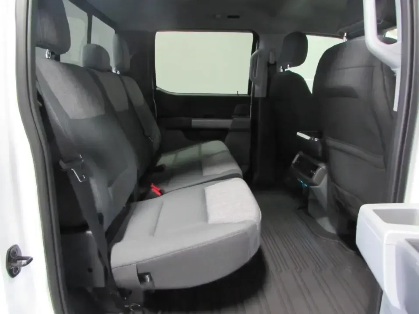 2023 /Black W/Medium Dark Slate Ford F-150 XLT (1FTFW1E8XPK) with an 3.5L V6 DOHC 24V engine, 6A transmission, located at 12830 Highway 21, De Soto, MO, 63020, (636) 337-7777, 38.153099, -90.573624 - Whether you're hauling supplies to a job site off Highway 21, towing the boat for a weekend at Washington State Park, or loading up the family for a long road trip out of De Soto, this **2023 Ford F-150 XL SuperCrew 6.5-ft. Bed 4WD** is built for real life in Missouri. It's the kind of truck that fi - Photo#18