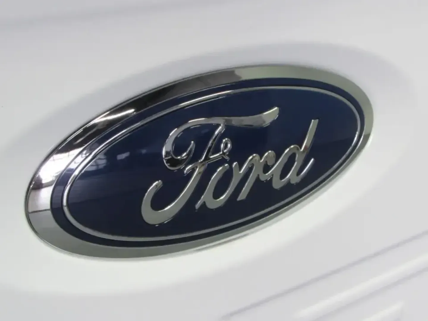 2023 /Black W/Medium Dark Slate Ford F-150 XLT (1FTFW1E8XPK) with an 3.5L V6 DOHC 24V engine, 6A transmission, located at 12830 Highway 21, De Soto, MO, 63020, (636) 337-7777, 38.153099, -90.573624 - Whether you're hauling supplies to a job site off Highway 21, towing the boat for a weekend at Washington State Park, or loading up the family for a long road trip out of De Soto, this **2023 Ford F-150 XL SuperCrew 6.5-ft. Bed 4WD** is built for real life in Missouri. It's the kind of truck that fi - Photo#32