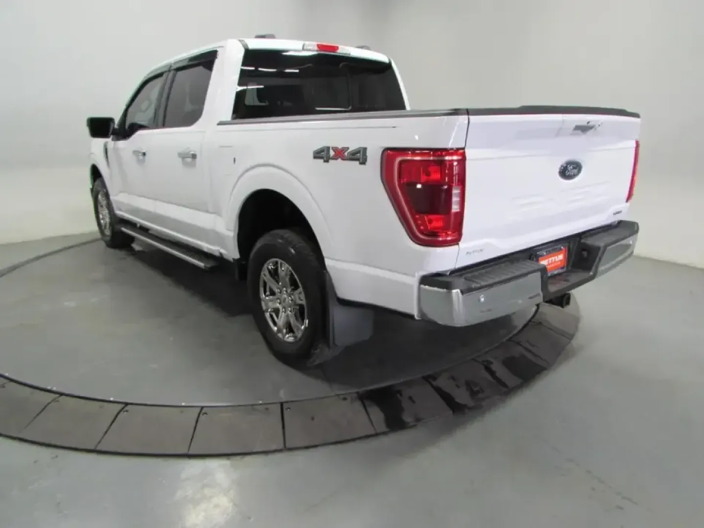 2023 /Black W/Medium Dark Slate Ford F-150 XLT (1FTFW1E8XPK) with an 3.5L V6 DOHC 24V engine, 6A transmission, located at 12830 Highway 21, De Soto, MO, 63020, (636) 337-7777, 38.153099, -90.573624 - Whether you're hauling supplies to a job site off Highway 21, towing the boat for a weekend at Washington State Park, or loading up the family for a long road trip out of De Soto, this **2023 Ford F-150 XL SuperCrew 6.5-ft. Bed 4WD** is built for real life in Missouri. It's the kind of truck that fi - Photo#4