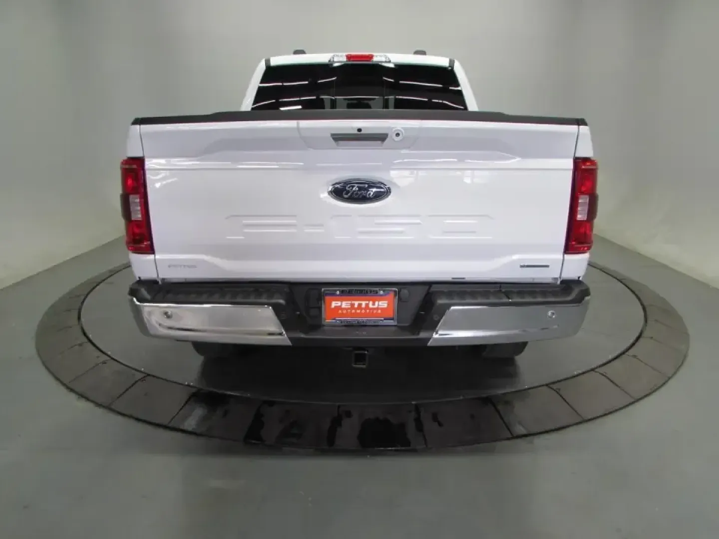 2023 /Black W/Medium Dark Slate Ford F-150 XLT (1FTFW1E8XPK) with an 3.5L V6 DOHC 24V engine, 6A transmission, located at 12830 Highway 21, De Soto, MO, 63020, (636) 337-7777, 38.153099, -90.573624 - Whether you're hauling supplies to a job site off Highway 21, towing the boat for a weekend at Washington State Park, or loading up the family for a long road trip out of De Soto, this **2023 Ford F-150 XL SuperCrew 6.5-ft. Bed 4WD** is built for real life in Missouri. It's the kind of truck that fi - Photo#5