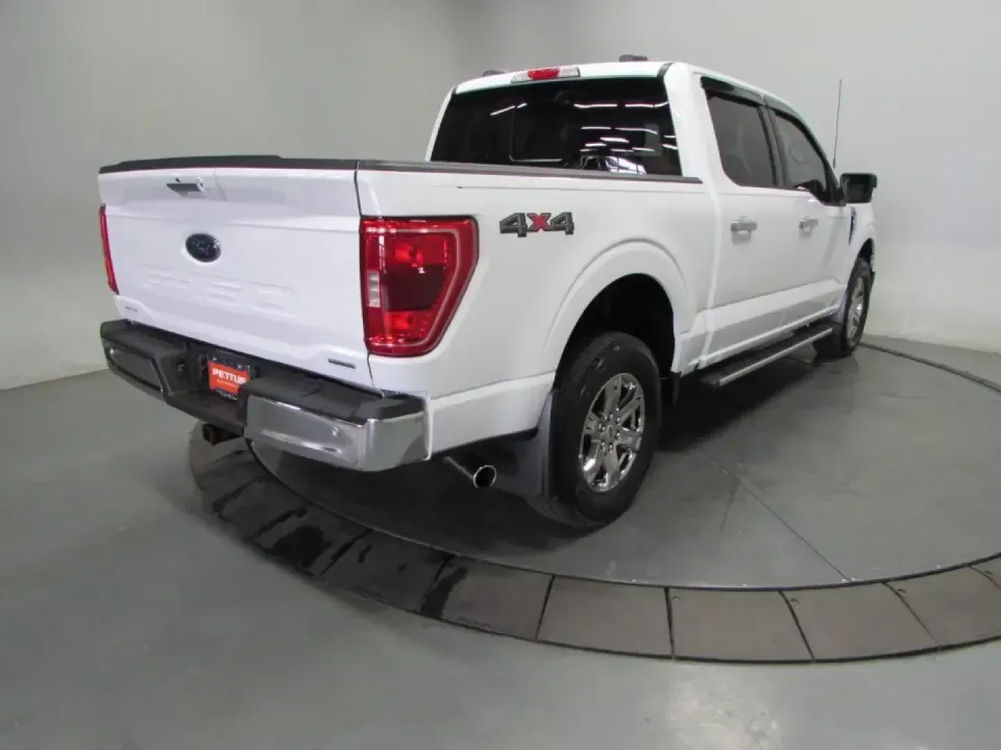 2023 /Black W/Medium Dark Slate Ford F-150 XLT (1FTFW1E8XPK) with an 3.5L V6 DOHC 24V engine, 6A transmission, located at 12830 Highway 21, De Soto, MO, 63020, (636) 337-7777, 38.153099, -90.573624 - Whether you're hauling supplies to a job site off Highway 21, towing the boat for a weekend at Washington State Park, or loading up the family for a long road trip out of De Soto, this **2023 Ford F-150 XL SuperCrew 6.5-ft. Bed 4WD** is built for real life in Missouri. It's the kind of truck that fi - Photo#6