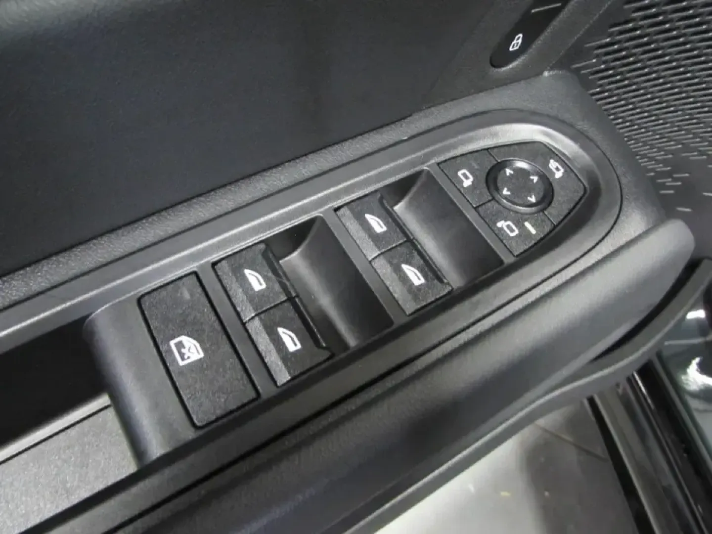 2025 /Black Mini John Cooper Works Countryman Iconic (WMZ33GA00S7) with an 1.6L L4 DOHC 16V TURBO engine, Automated Manual Transmission (AMT) transmission, located at 12830 Highway 21, De Soto, MO, 63020, (636) 337-7777, 38.153099, -90.573624 - Need one SUV that can handle weekday commutes from De Soto to St. Louis, carve up Highway 21 with confidence, and still feel fun for weekend getaways? This 2025 MINI Countryman John Cooper Works brings a spirited, road-trip-ready personality to everyday life-perfect for drivers who want premium perf - Photo#19