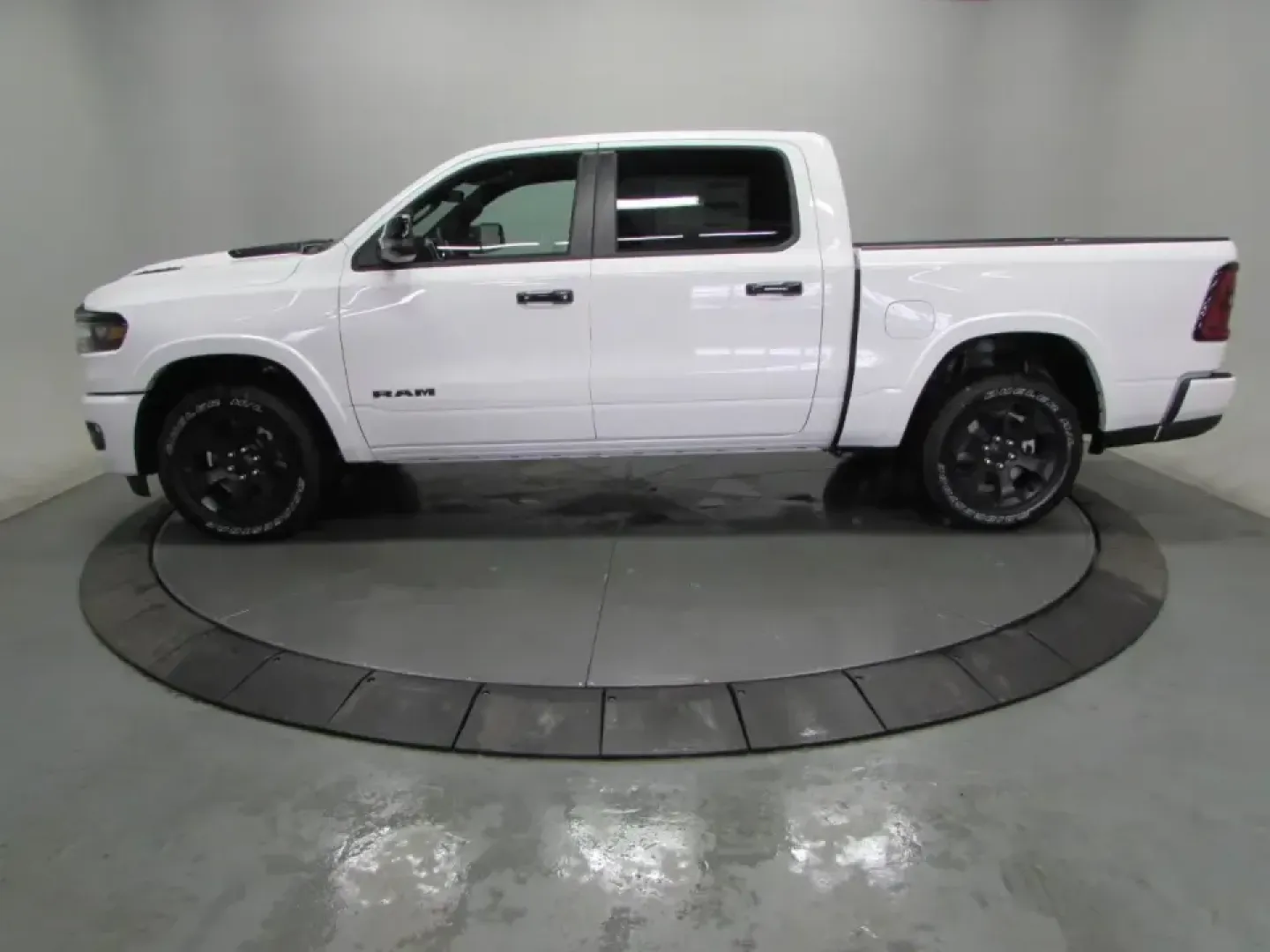 2026 /Black Ram 1500 Big Horn/Lone Star (1C6SRFFP6TN) with an 3.0L V6 DOHC 24V TURBO engine, 8A transmission, located at 12830 Highway 21, De Soto, MO, 63020, (636) 337-7777, 38.153099, -90.573624 - Picture your next weekend: a boat at the ramp, a camper headed for the hills, or a home-improvement haul that would overwhelm a smaller vehicle. The **2026 Ram 1500 Big Horn** is built for that real-life mix of work, family, and adventure-especially if you want a modern, comfortable truck that still - Photo#3