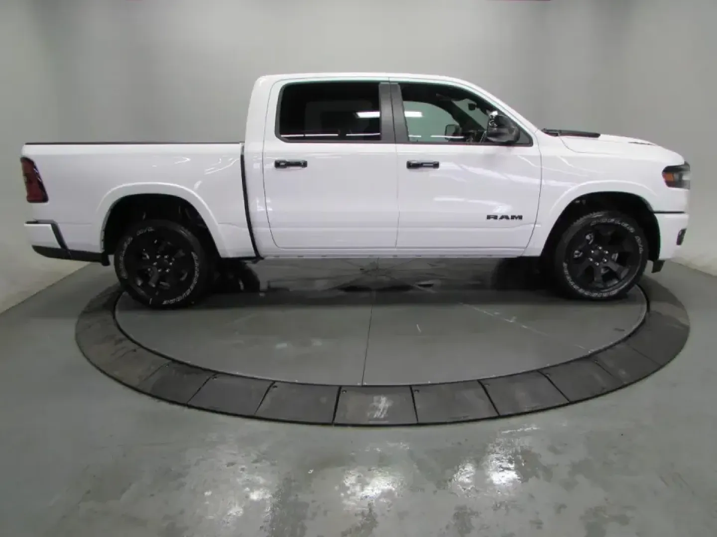 2026 /Black Ram 1500 Big Horn/Lone Star (1C6SRFFP6TN) with an 3.0L V6 DOHC 24V TURBO engine, 8A transmission, located at 12830 Highway 21, De Soto, MO, 63020, (636) 337-7777, 38.153099, -90.573624 - Picture your next weekend: a boat at the ramp, a camper headed for the hills, or a home-improvement haul that would overwhelm a smaller vehicle. The **2026 Ram 1500 Big Horn** is built for that real-life mix of work, family, and adventure-especially if you want a modern, comfortable truck that still - Photo#7