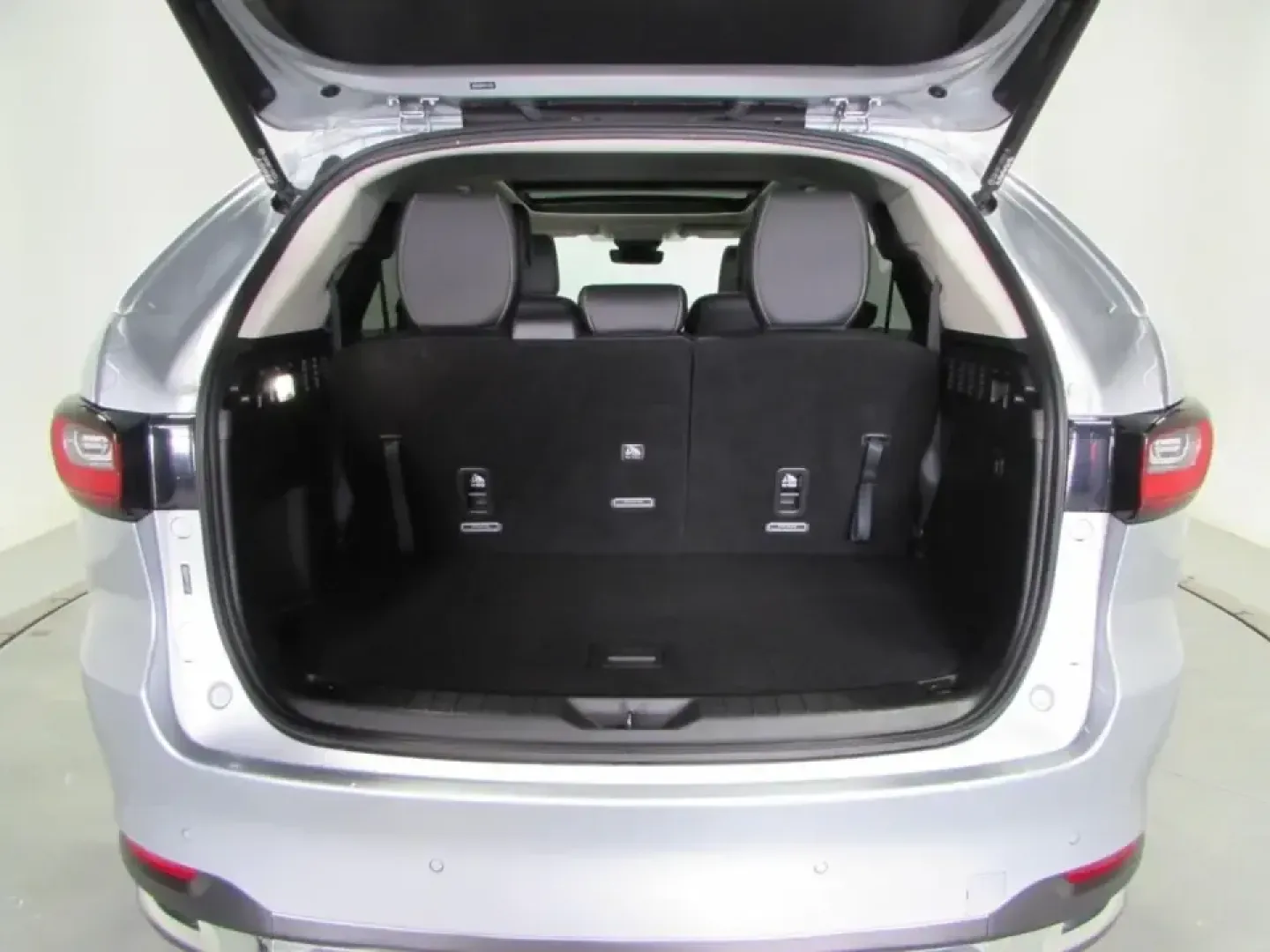 2024 /Black Mazda CX-90 3.3 Turbo Premium (JM3KKDHD9R1) with an 3.3L V6 DOHC 24V HYBRID engine, Automatic transmission, located at 12836 Highway 21, De Soto, MO, 63020, (636) 337-7777, 38.151867, -90.575615 - Pack up the crew, point the nose toward a weekend at Washington State Park, or settle in for a confident daily commute down MO-21-this 2024 Mazda CX-90 3.3 Turbo Premium is built for real life in and around De Soto. With three-row SUV versatility, all-weather capability, and a smooth, tech-forward c - Photo#10